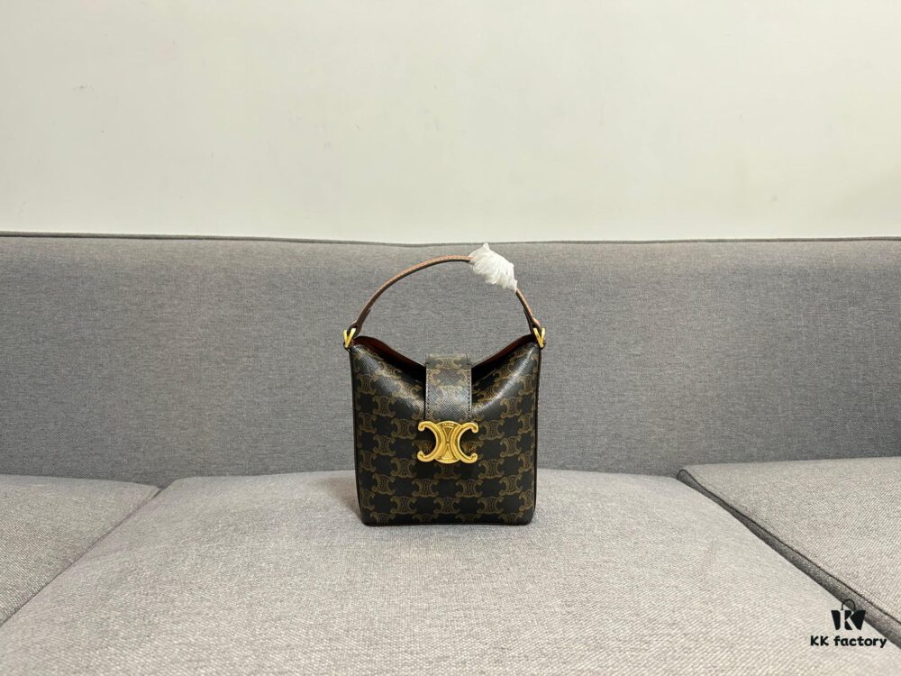 6930abe86e68136f4d9acda6 CELINE New Fries Bag, Smooth PVC Cowhide, Two Options, Original Hardware, Compact and Elegant Design, Handheld or Crossbody, Fits Small Essentials, Stunning Look, Size: 20cm, Model: 8106#