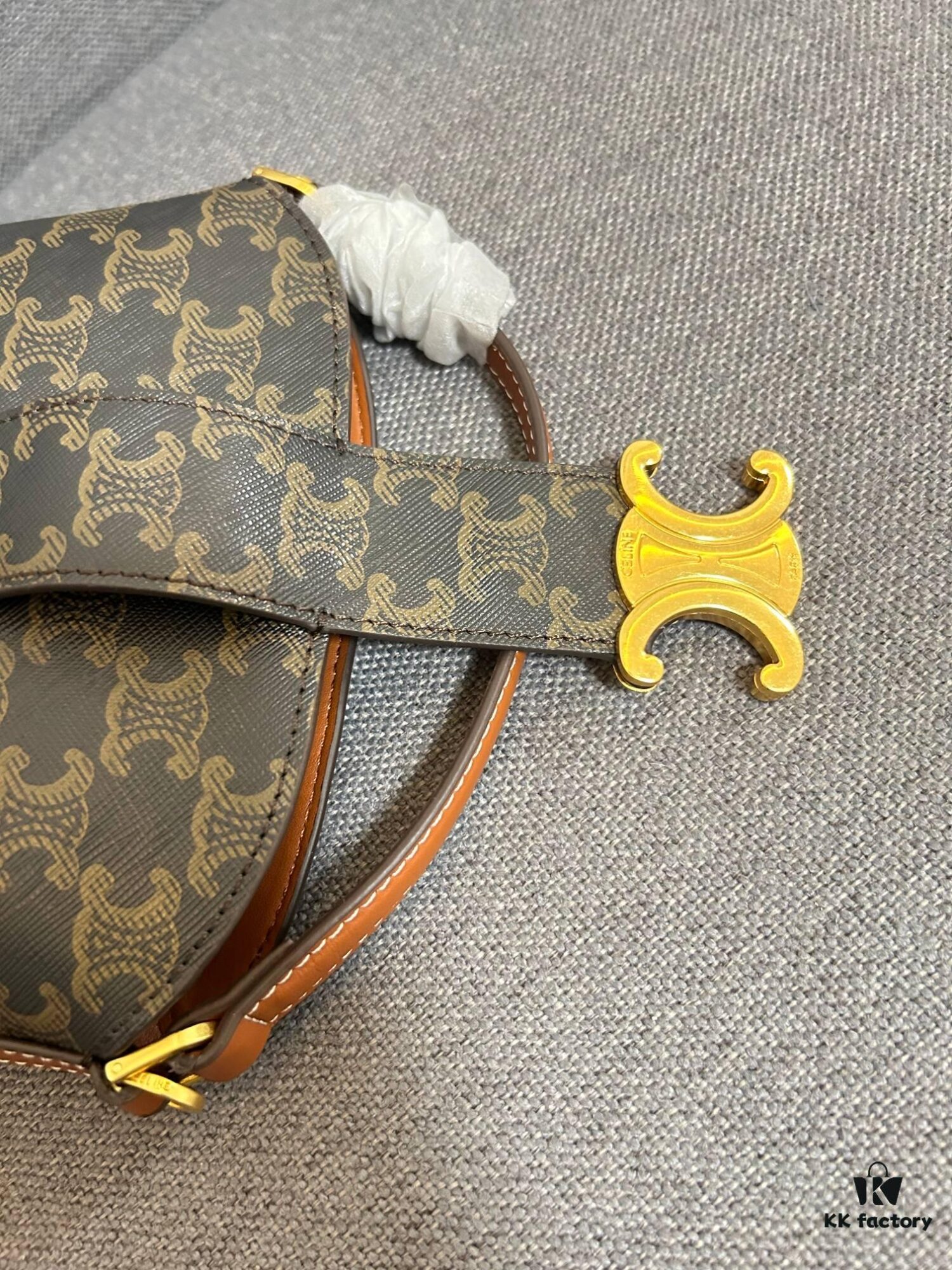 6930abea6e68136f4d9acdac CELINE New Fries Bag, Smooth PVC Cowhide, Two Options, Original Hardware, Compact and Elegant Design, Handheld or Crossbody, Fits Small Essentials, Stunning Look, Size: 20cm, Model: 8106#