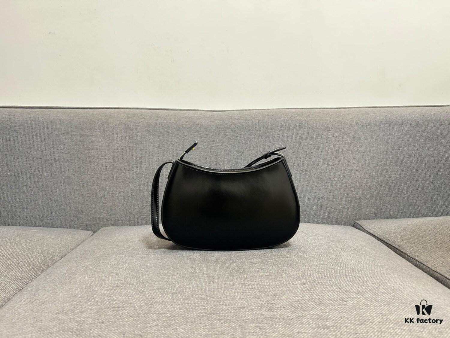 6930abee6e68136f4d9acdaf CELINE Arc de Triomphe TILLY Signature Print Leather Handbag TRIOMPHE Canvas, Cowhide Leather Trim, Lambskin Lining, Gold-Tone Hardware, Sling or Crossbody Wear, Zip Closure, One Main Compartment, One Interior Flat Pocket, Adjustable Strap - Model No. 4233#, Size: 22cm