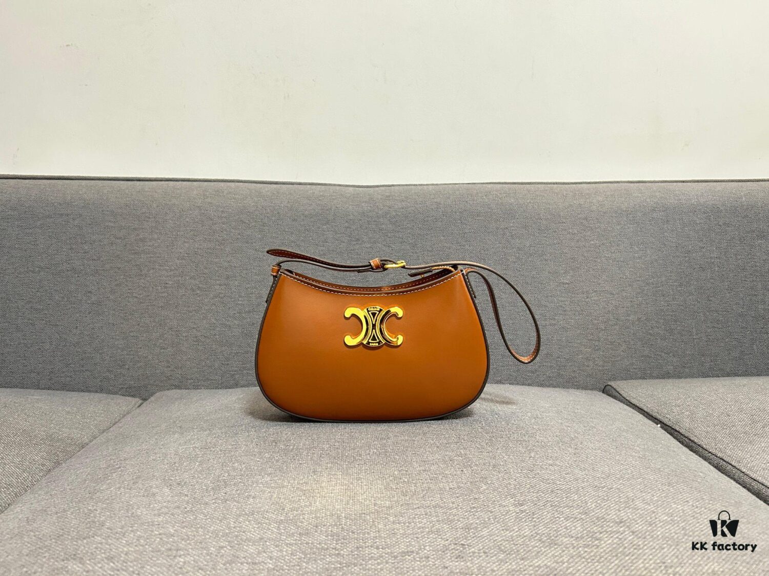 6930abf06e68136f4d9acdb6 CELINE Triumph Arch TILLY Logo-Print Leather Handbag