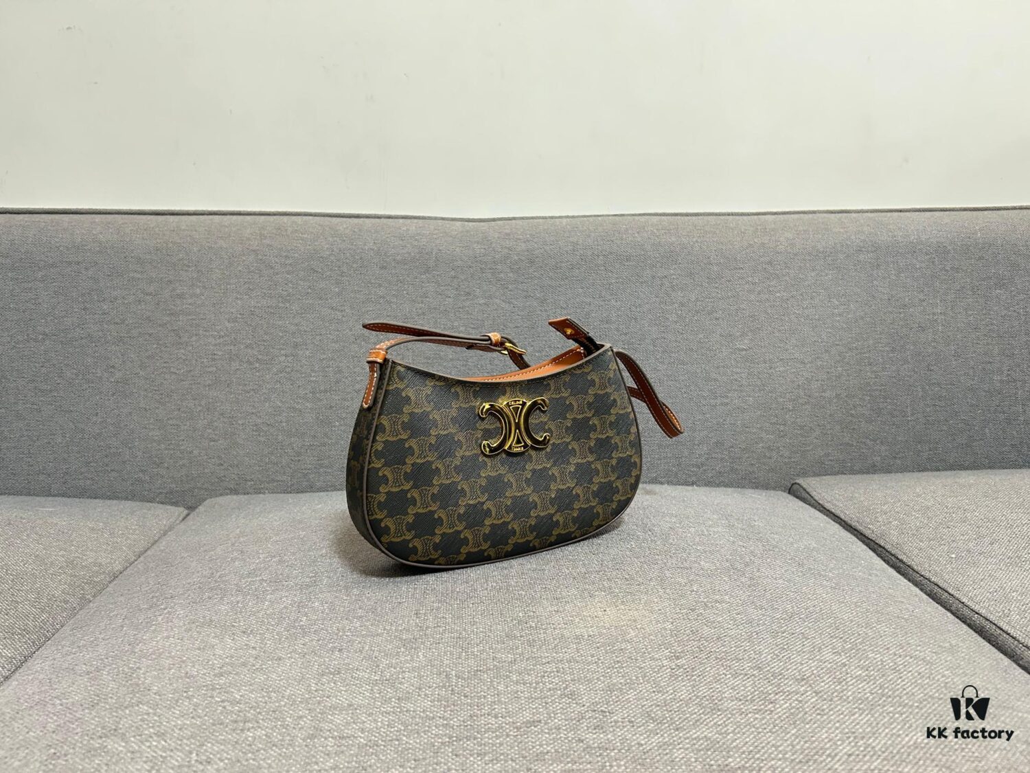 6930abfa6e68136f4d9acdc4 CELINE Triumph Arch TILLY Logo-Print Leather Handbag