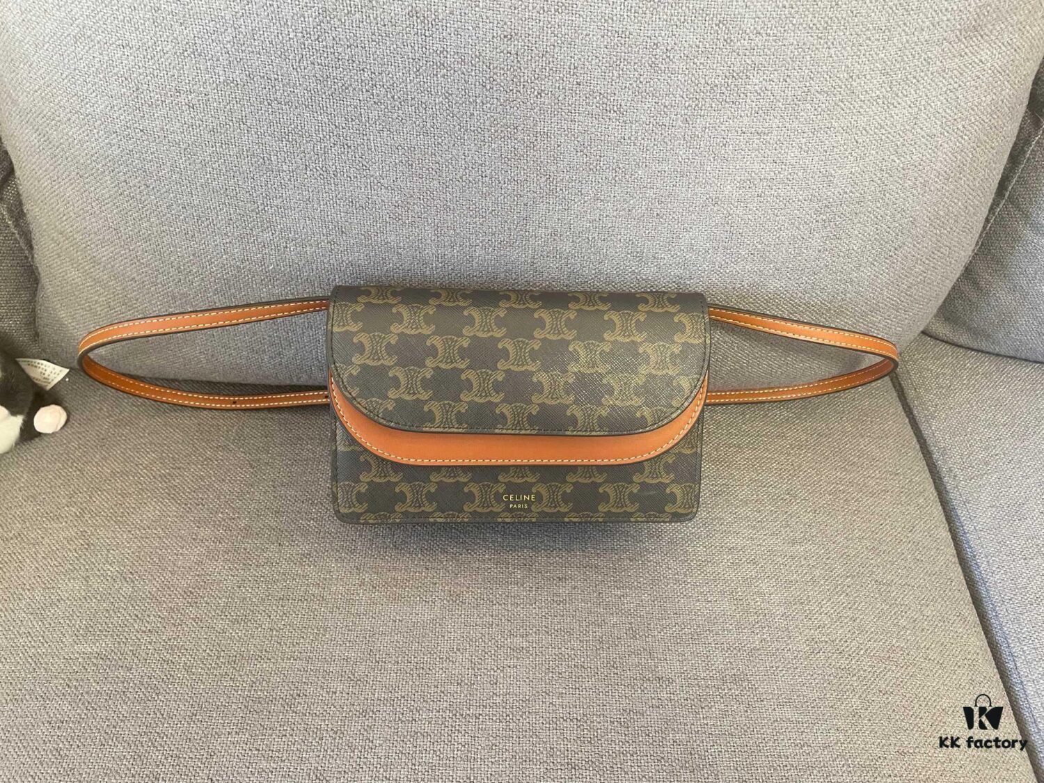 6930ac046e68136f4d9acdd6 CELINE Envelope Bag – Snap Closure Tri-Compartment Design, Everyday Versatile Essential