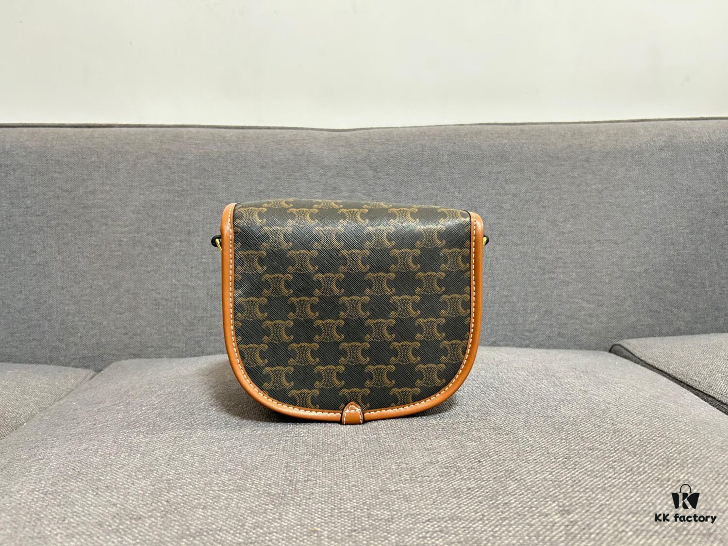 6930ac086e68136f4d9acddc CELINE FOLCO Retro Style Crossbody Bag, Fashionable and Streetwise with Iconic Simplicity