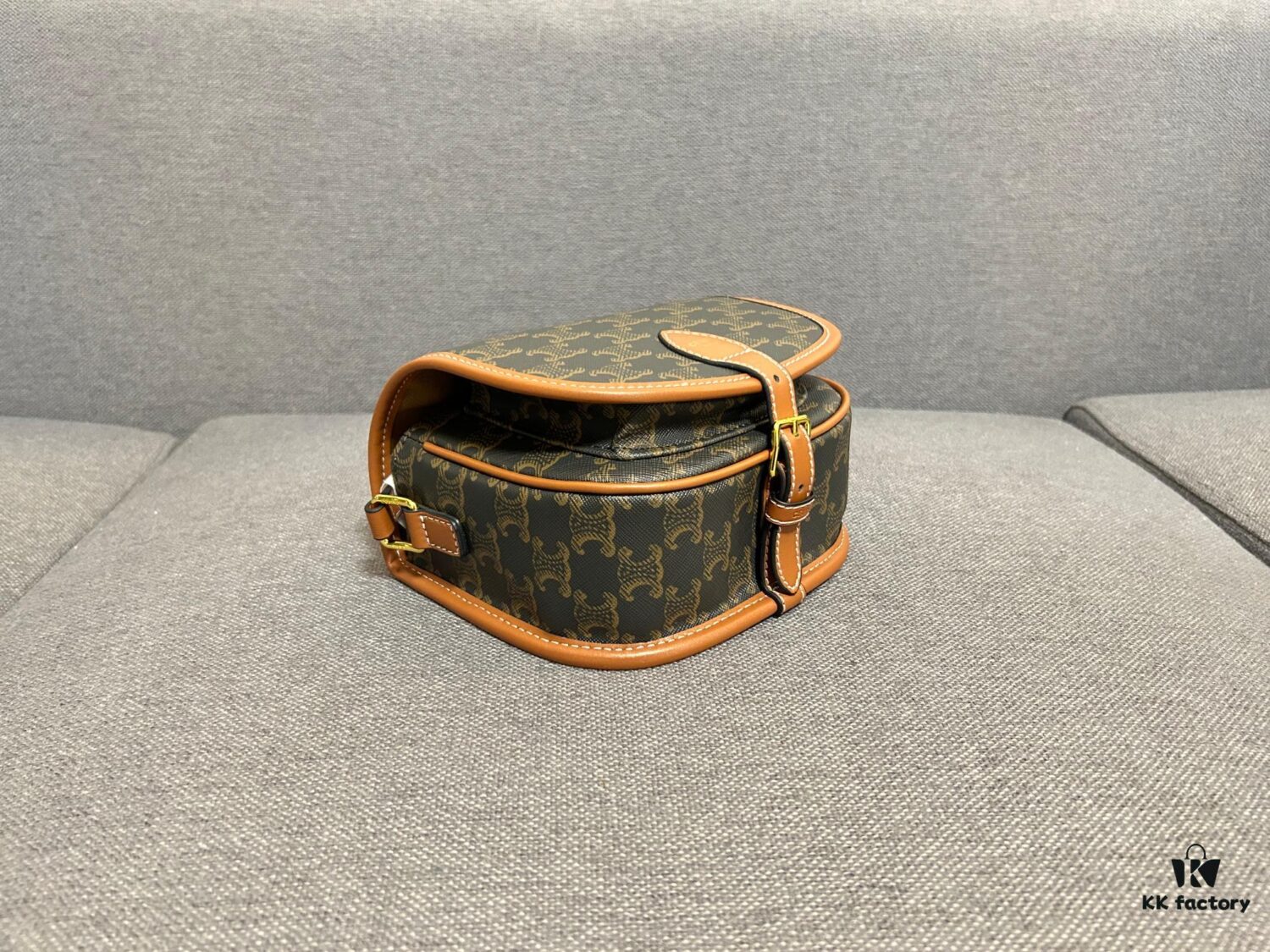 6930ac086e68136f4d9acddd CELINE FOLCO Retro Style Crossbody Bag, Fashionable and Streetwise with Iconic Simplicity