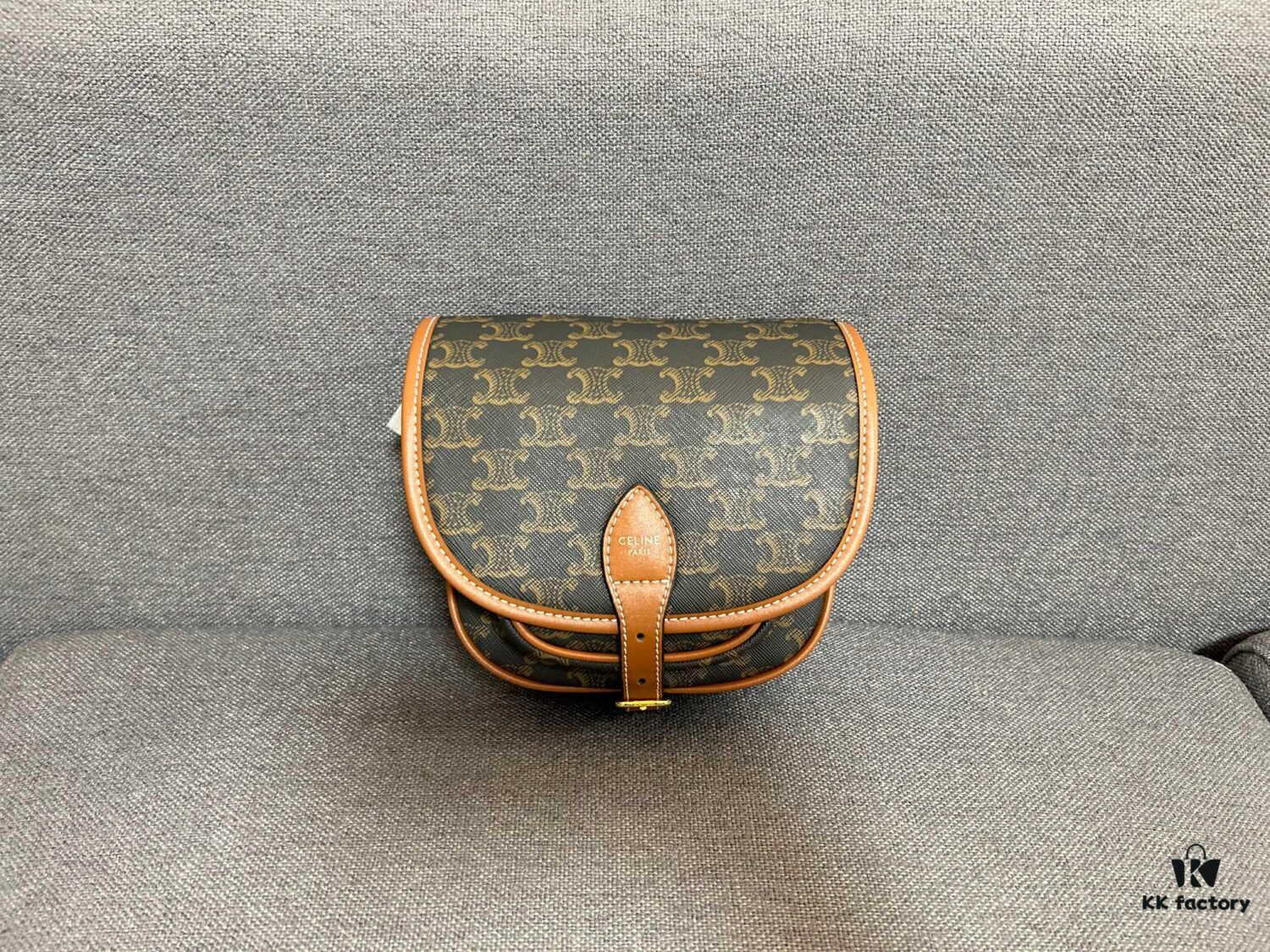 6930ac0a6e68136f4d9acdde CELINE FOLCO Retro Style Crossbody Bag, Fashionable and Streetwise with Iconic Simplicity
