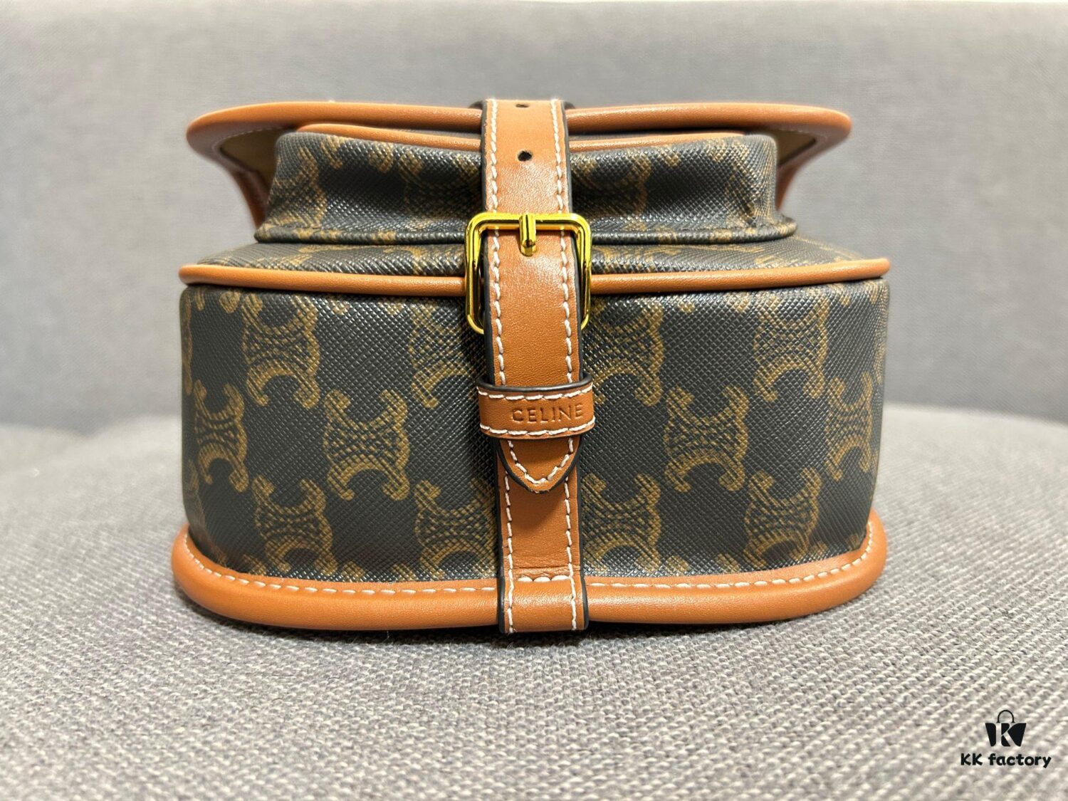 6930ac0a6e68136f4d9acddf CELINE FOLCO Retro Style Crossbody Bag, Fashionable and Streetwise with Iconic Simplicity