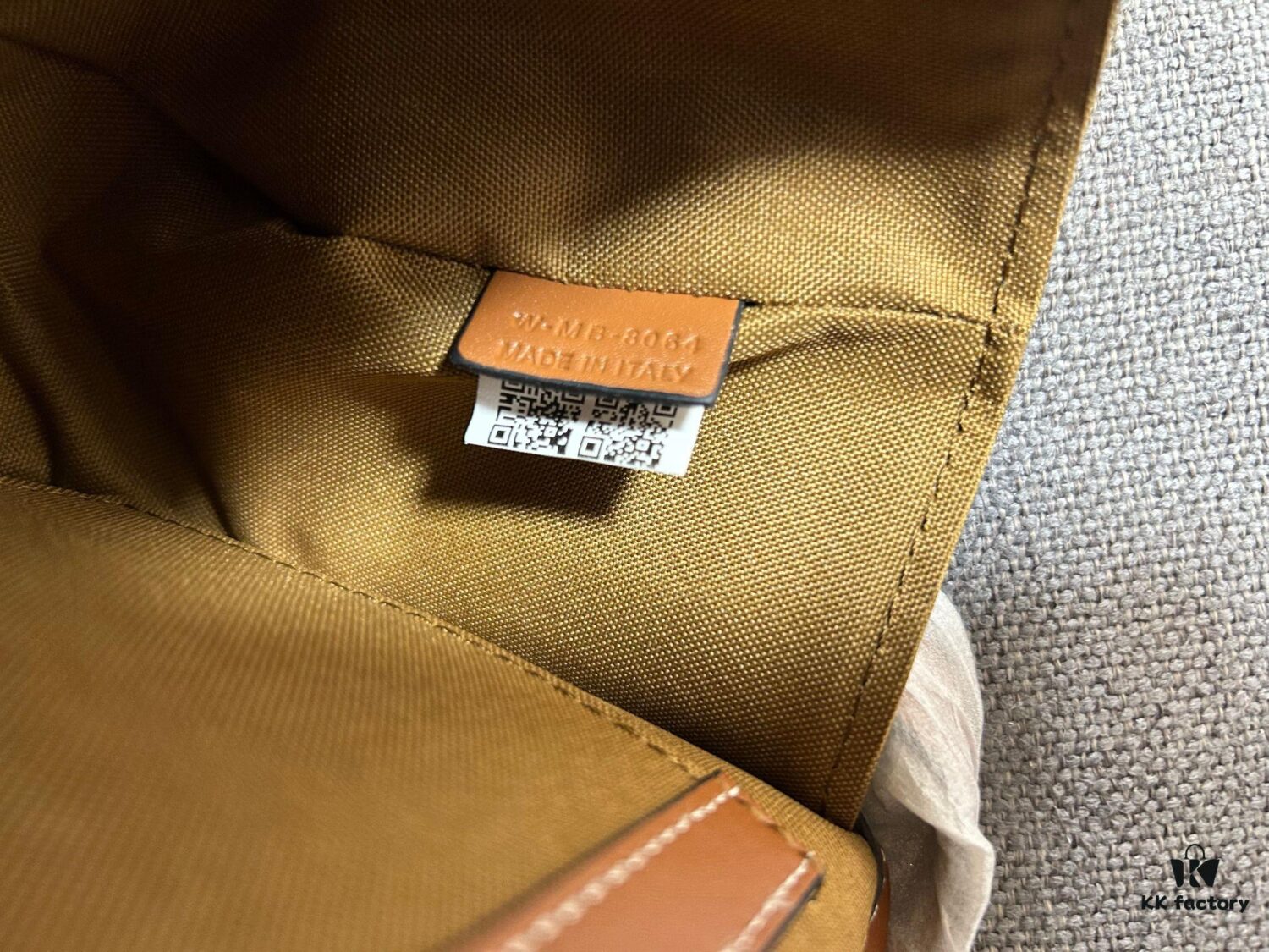 6930ac0b6e68136f4d9acde1 CELINE FOLCO Retro Style Crossbody Bag, Fashionable and Streetwise with Iconic Simplicity