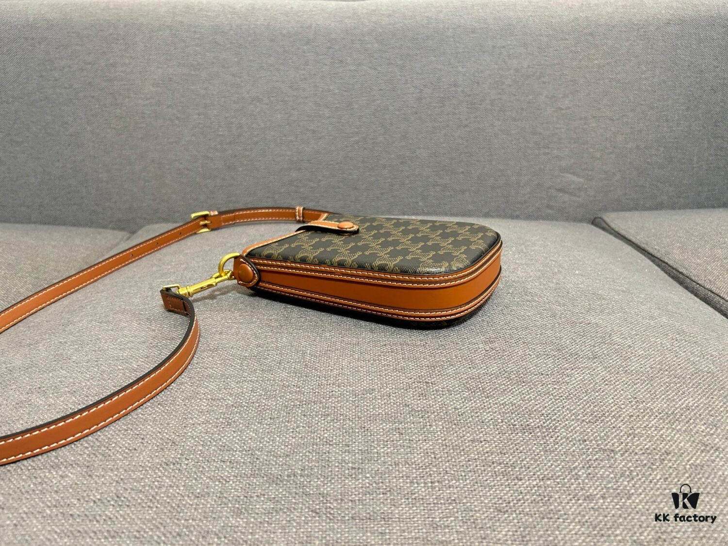 CELINE Phone Bag, Styling Essential, Material: Interior - Full-Grain Leather, Exterior - Vintage Pattern, Unisex Design, Must-Have Style