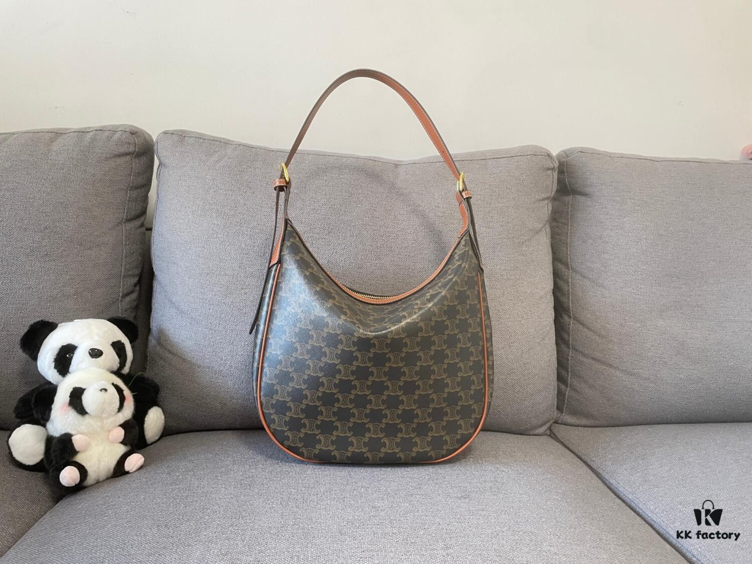 6930ac126e68136f4d9acdee New Arrival CELINE HELOISE HOBO Bag, Must-Have for Fall/Winter – A Perfect Blend of French Elegance and Casual Style