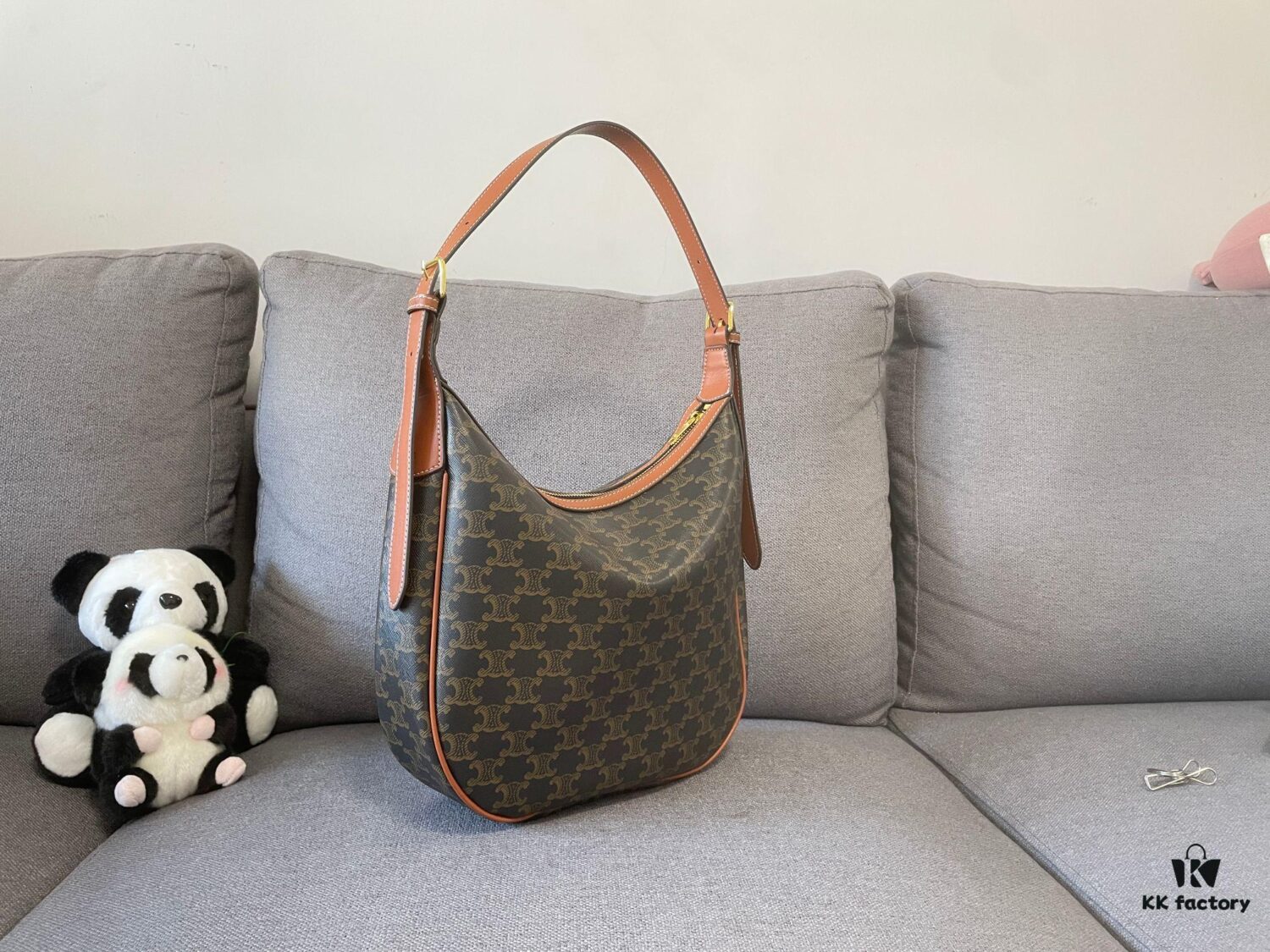 6930ac126e68136f4d9acdef New Arrival CELINE HELOISE HOBO Bag, Must-Have for Fall/Winter – A Perfect Blend of French Elegance and Casual Style