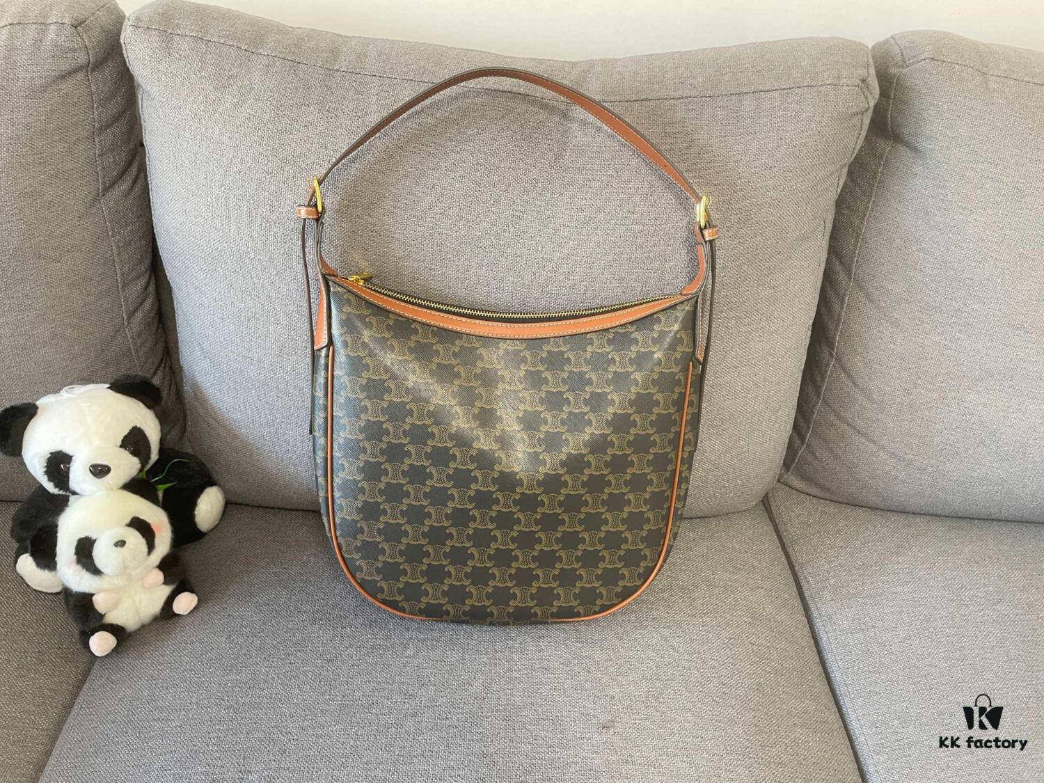 6930ac126e68136f4d9acdf0 New Arrival CELINE HELOISE HOBO Bag, Must-Have for Fall/Winter – A Perfect Blend of French Elegance and Casual Style