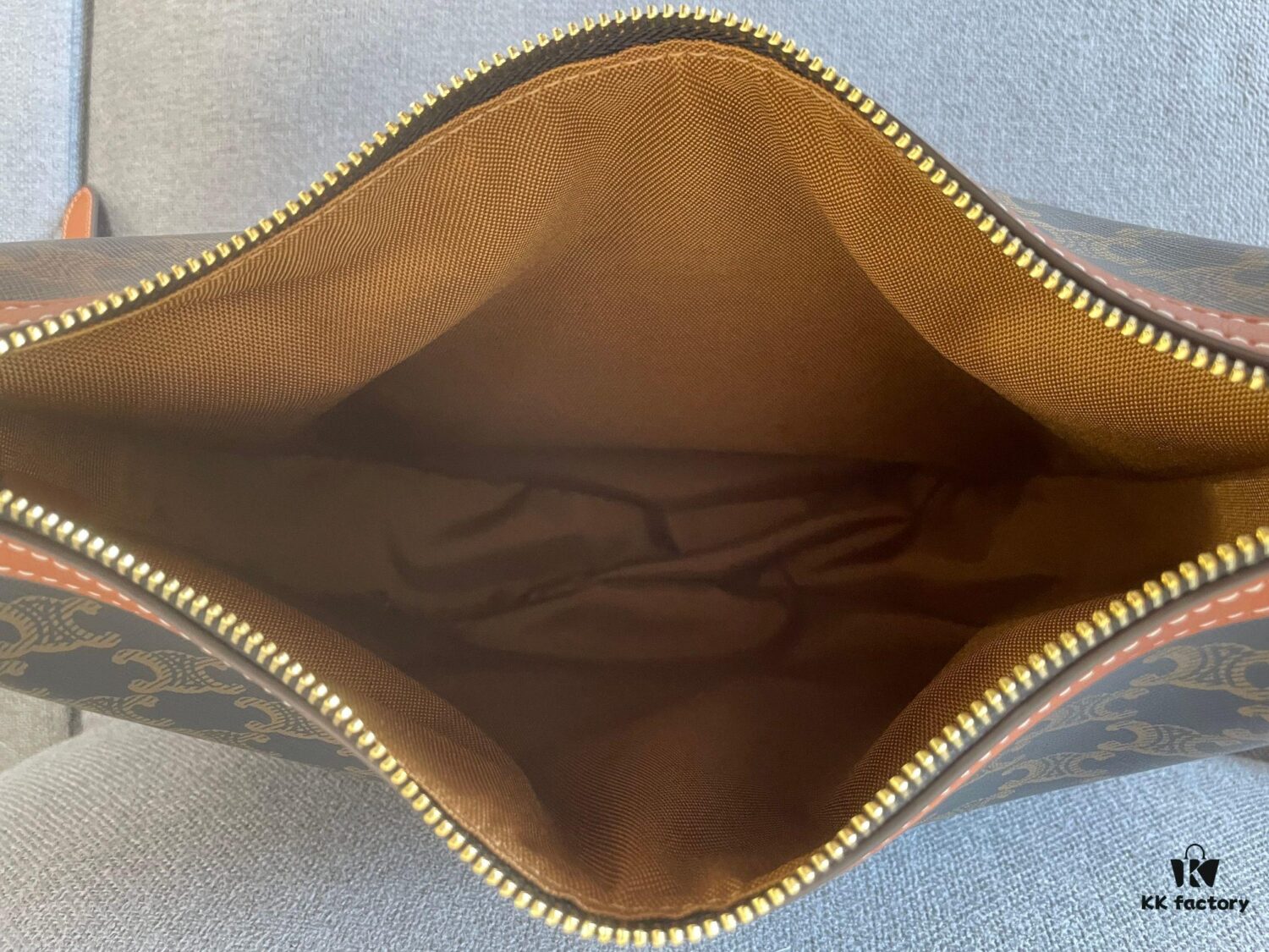 6930ac156e68136f4d9acdf4 New Arrival CELINE HELOISE HOBO Bag, Must-Have for Fall/Winter – A Perfect Blend of French Elegance and Casual Style