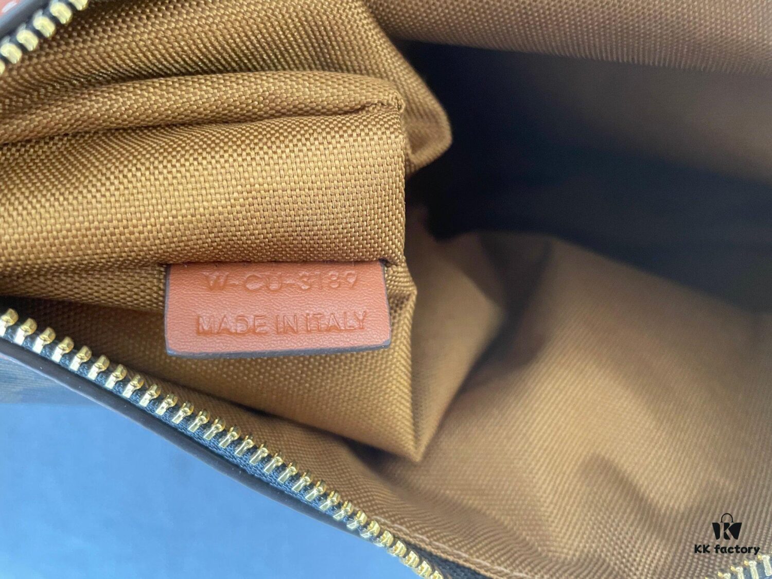 6930ac166e68136f4d9acdf5 New Arrival CELINE HELOISE HOBO Bag, Must-Have for Fall/Winter – A Perfect Blend of French Elegance and Casual Style