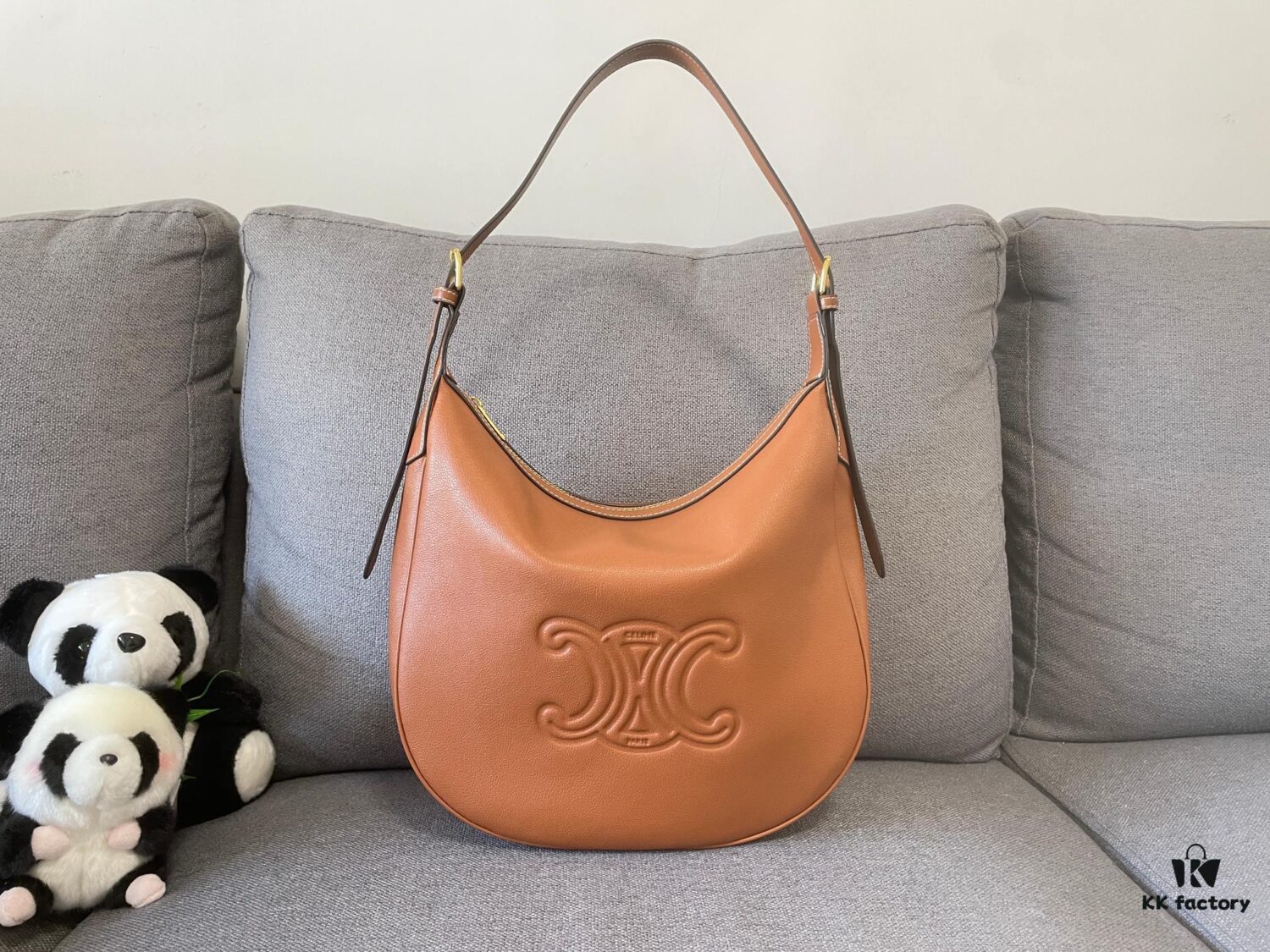6930ac176e68136f4d9acdf6 New Arrival CELINE HELOISE HOBO Bag - Must-Have for Fall/Winter! Rounded, fluid silhouette reminiscent of an oversized AVA bag. Undeniably chic and quintessentially Celine – effortlessly French, stylish, and timeless. Spacious enough for short trips or daily use, combining elegance with practicality.