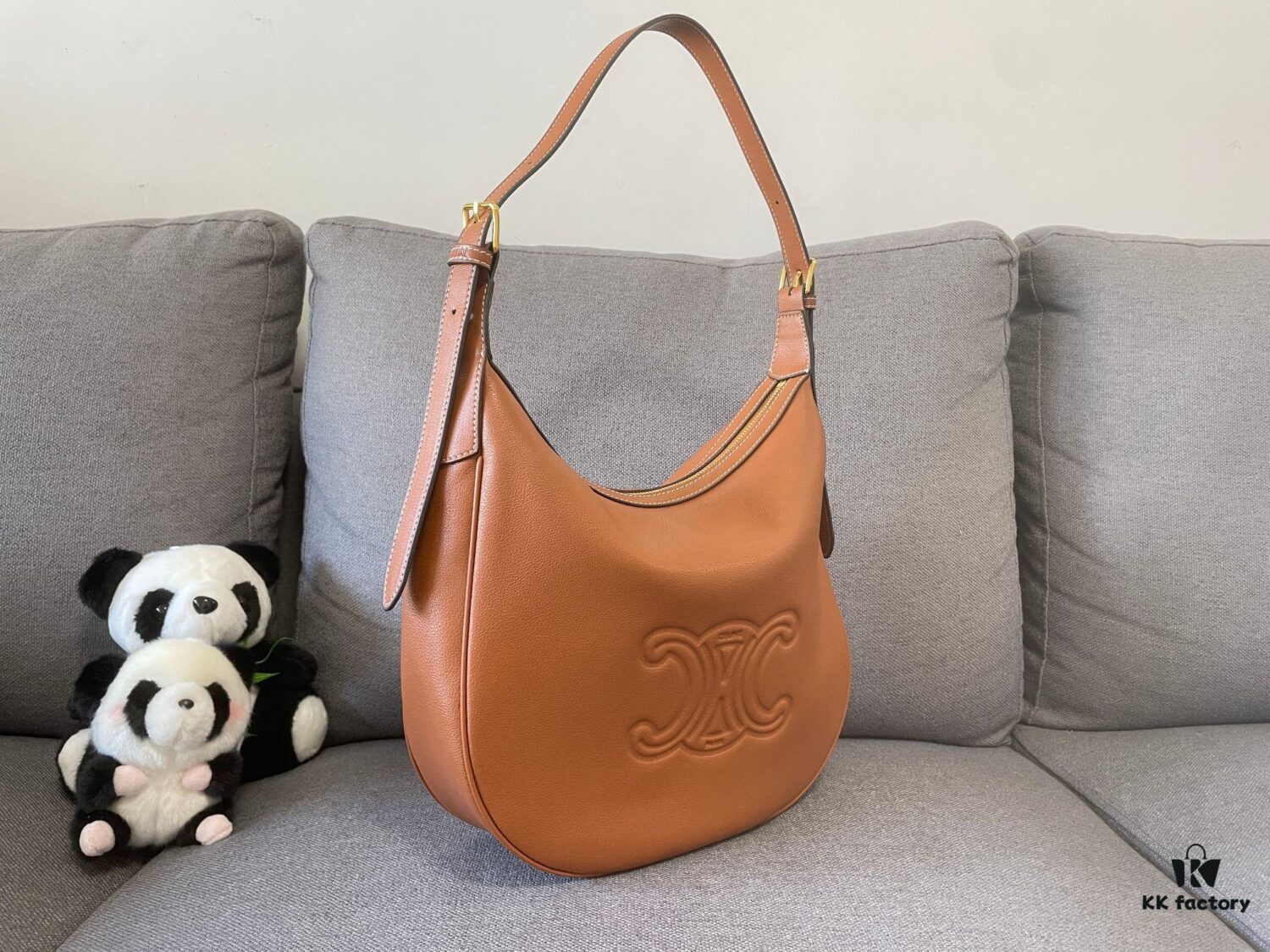 6930ac186e68136f4d9acdf7 New Arrival CELINE HELOISE HOBO Bag - Must-Have for Fall/Winter! Rounded, fluid silhouette reminiscent of an oversized AVA bag. Undeniably chic and quintessentially Celine – effortlessly French, stylish, and timeless. Spacious enough for short trips or daily use, combining elegance with practicality.