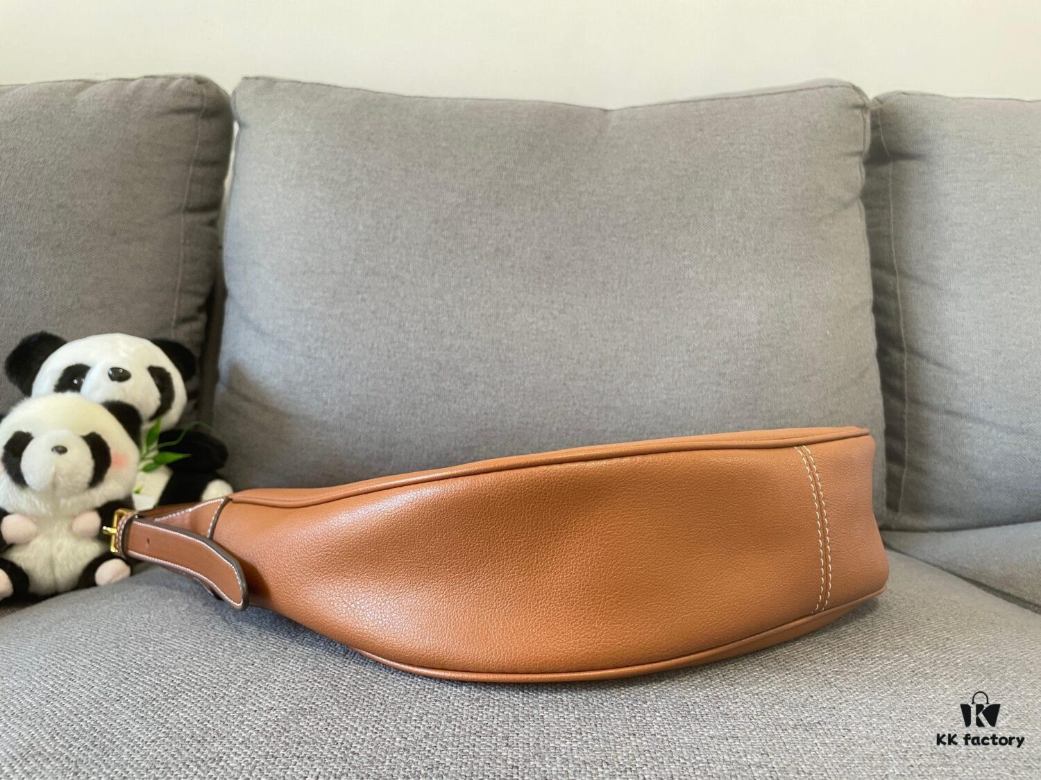 6930ac1b6e68136f4d9acdff New Arrival CELINE HELOISE HOBO Bag - Must-Have for Fall/Winter! Rounded, fluid silhouette reminiscent of an oversized AVA bag. Undeniably chic and quintessentially Celine – effortlessly French, stylish, and timeless. Spacious enough for short trips or daily use, combining elegance with practicality.