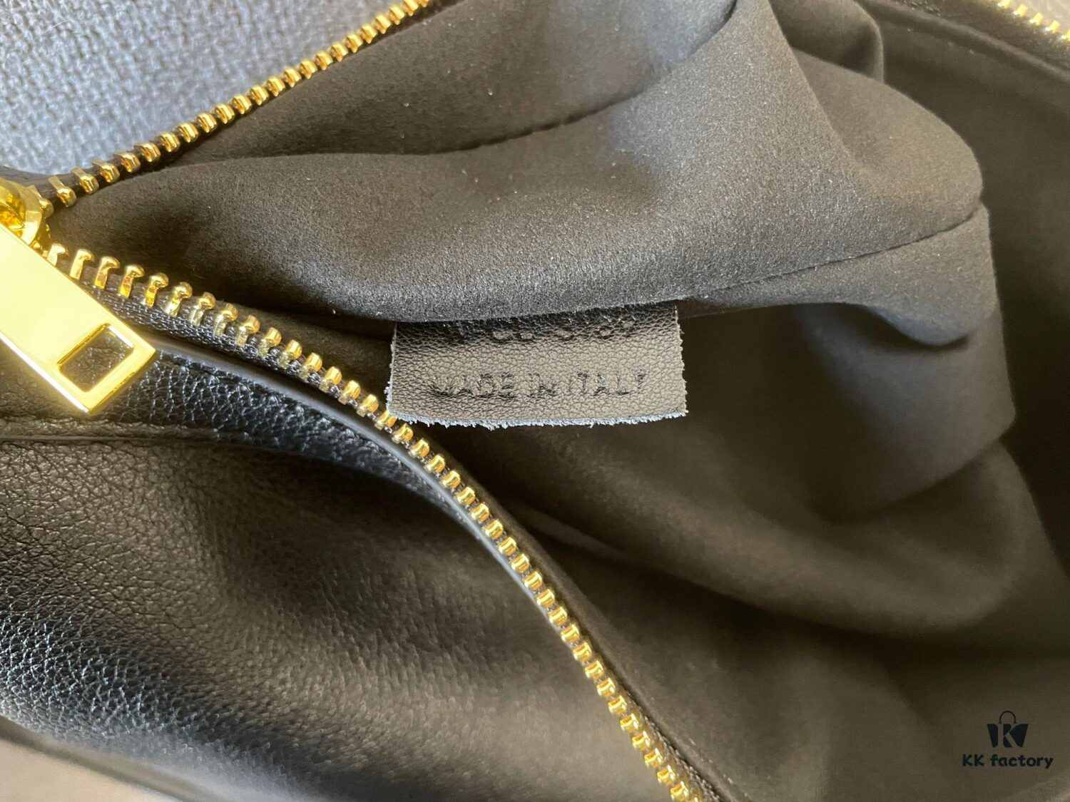 6930ac206e68136f4d9ace05 CELINE New Arrival HELOISE HOBO Shoulder Bag – Must-Have for Fall/Winter Collection!