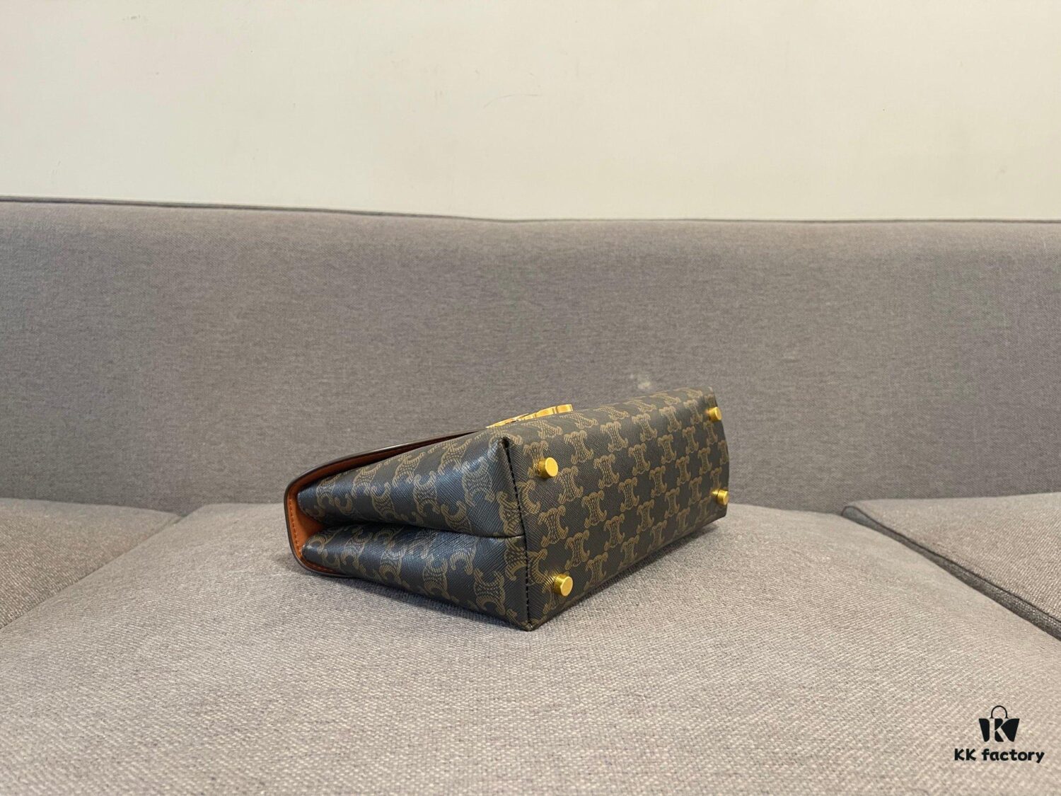 New Arrival A CELINE Arc de Triomphe Kelly Bag, New Design Arc de Triomphe Tote, Exuding Elegance, Simple and Refined Silhouette Showcasing a Polished Style and Pure Aesthetic