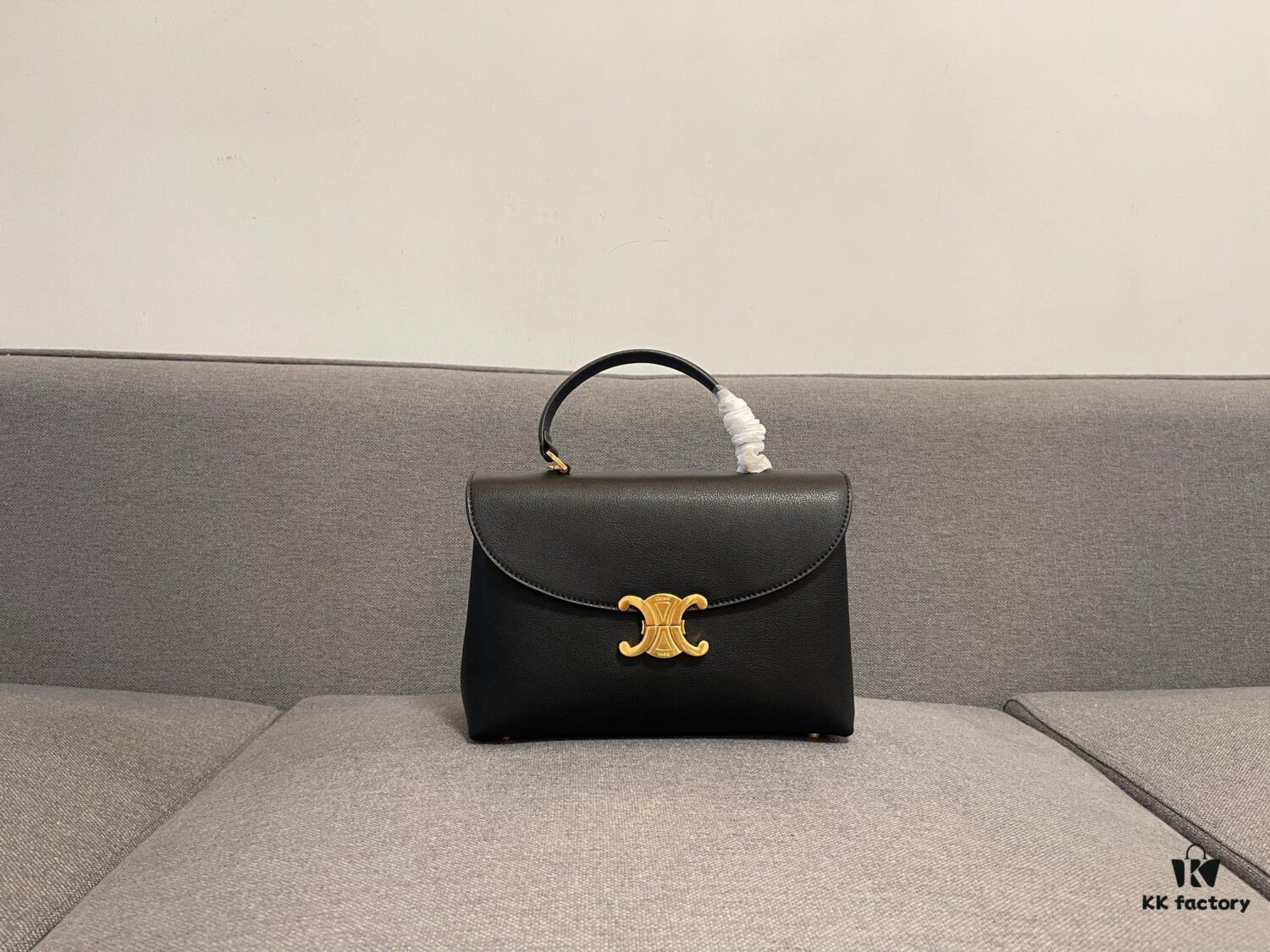 6930ac276e68136f4d9ace10 New Arrival A CELINE Arc de Triomphe Kelly Bag, New Design with Triumphal Arch Closure, Exuding Elegance