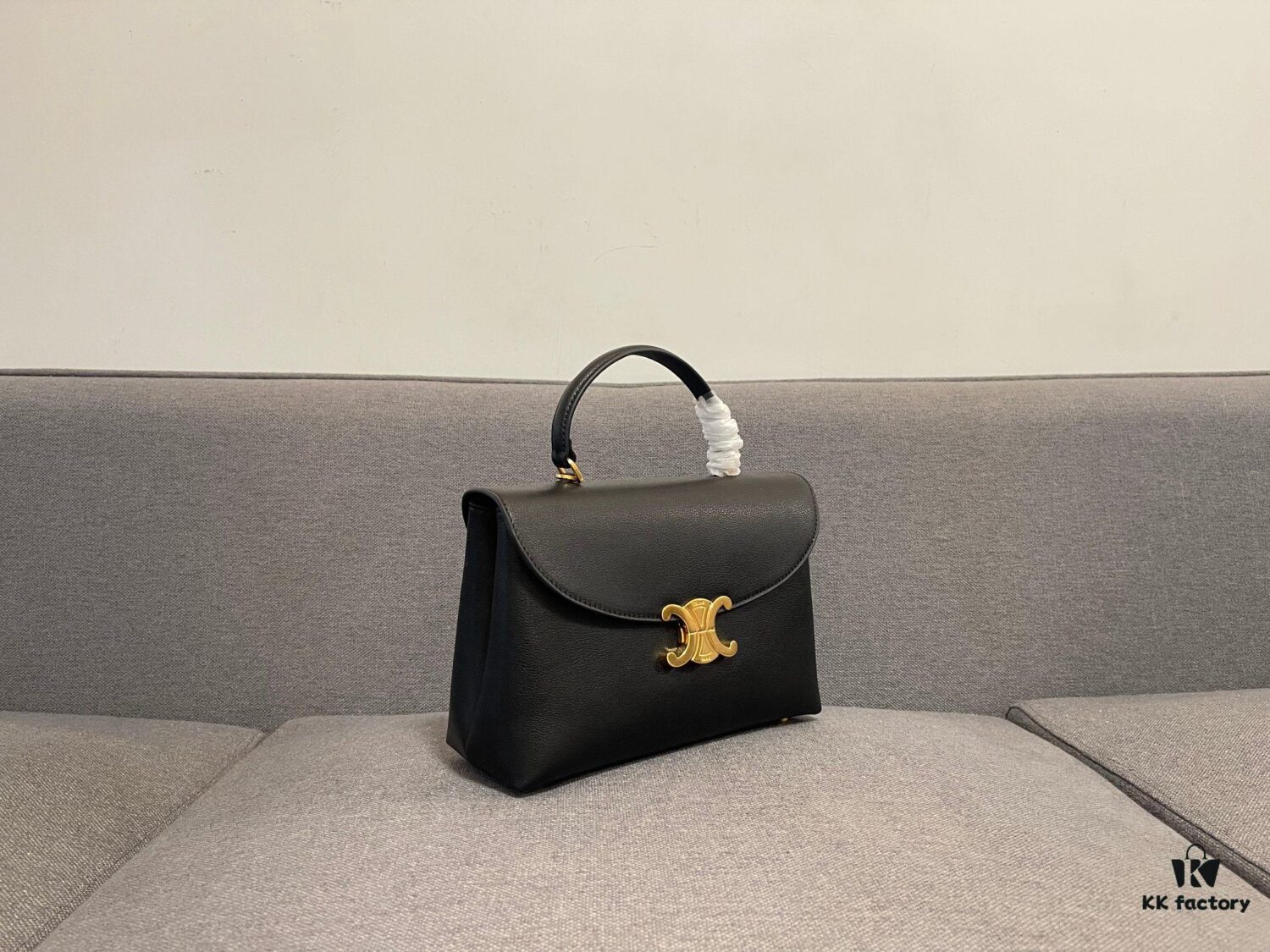 6930ac276e68136f4d9ace11 New Arrival A CELINE Arc de Triomphe Kelly Bag, New Design with Triumphal Arch Closure, Exuding Elegance