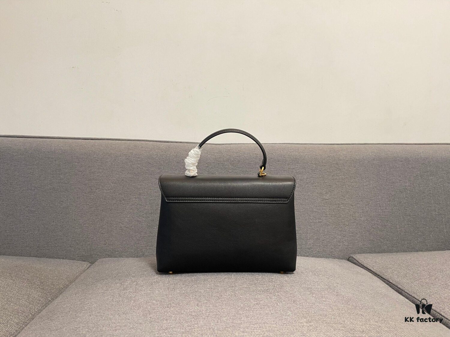 6930ac276e68136f4d9ace12 New Arrival A CELINE Arc de Triomphe Kelly Bag, New Design with Triumphal Arch Closure, Exuding Elegance