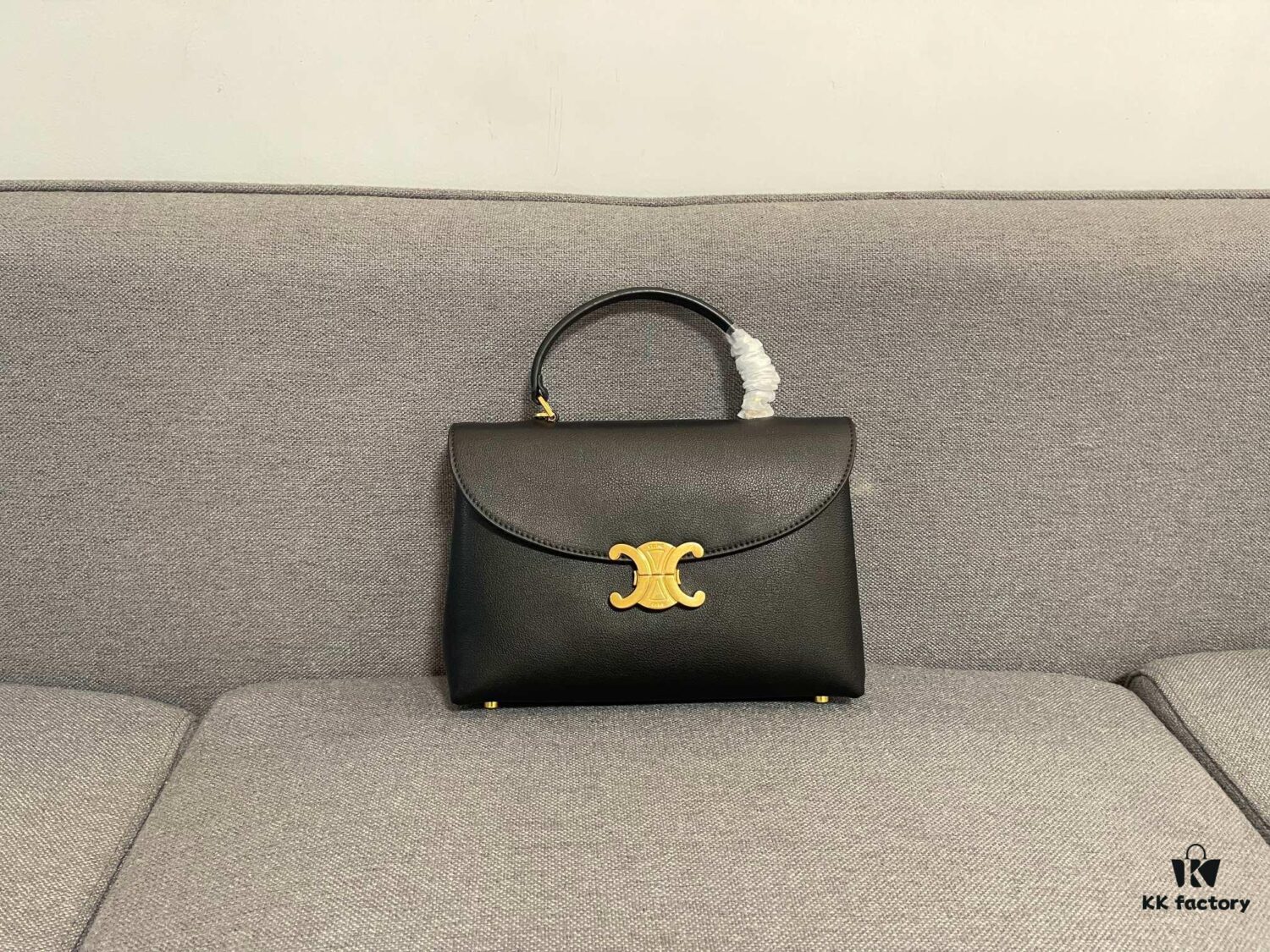 6930ac286e68136f4d9ace13 New Arrival A CELINE Arc de Triomphe Kelly Bag, New Design with Triumphal Arch Closure, Exuding Elegance