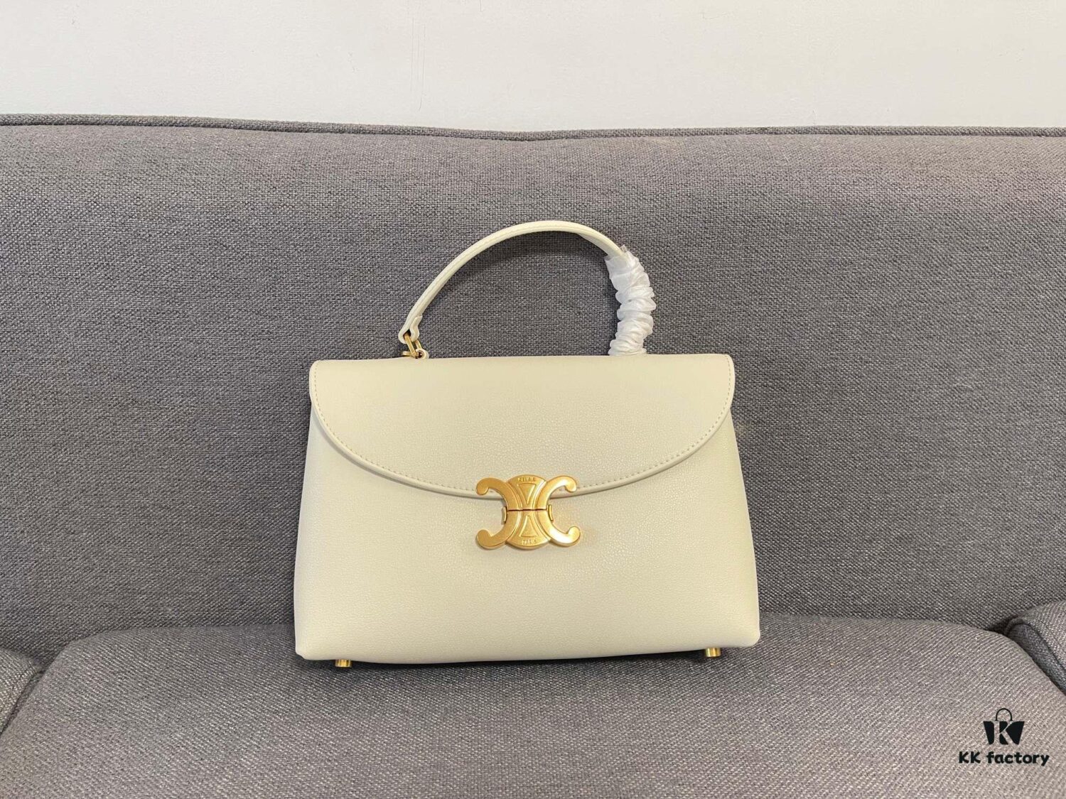 6930ac2d6e68136f4d9ace1a New Arrival A CELINE Arc de Triomphe Kelly Bag, New Design with Triumphal Arch Closure, Exuding Elegance