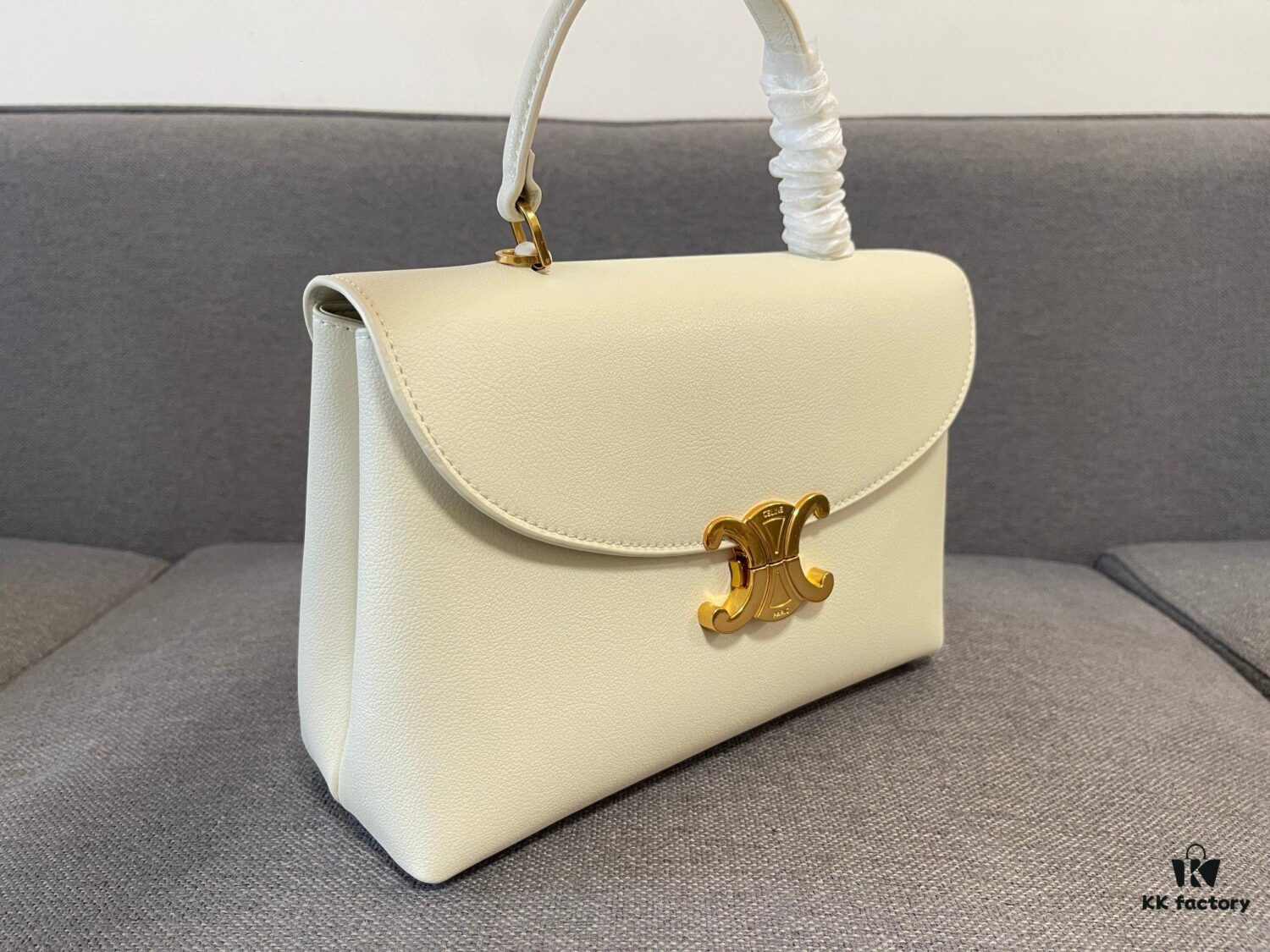6930ac2d6e68136f4d9ace1b New Arrival A CELINE Arc de Triomphe Kelly Bag, New Design with Triumphal Arch Closure, Exuding Elegance