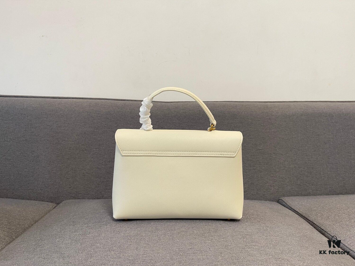 6930ac2e6e68136f4d9ace1d New Arrival A CELINE Arc de Triomphe Kelly Bag, New Design with Triumphal Arch Closure, Exuding Elegance
