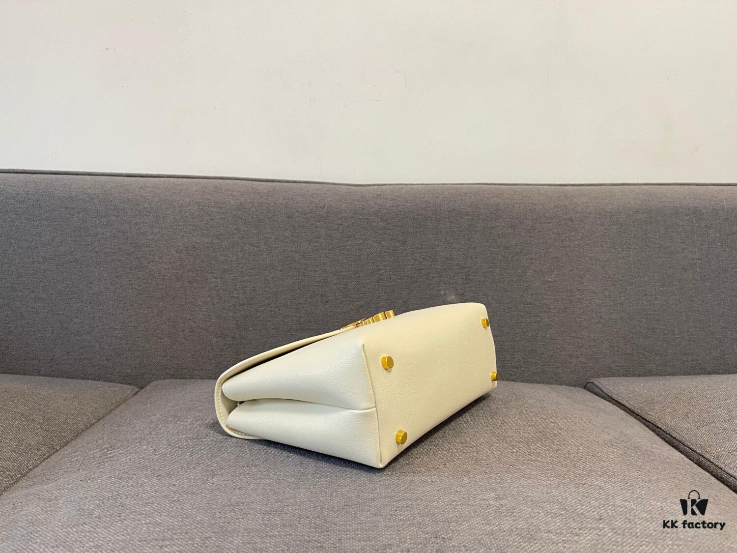 6930ac2e6e68136f4d9ace1e New Arrival A CELINE Arc de Triomphe Kelly Bag, New Design with Triumphal Arch Closure, Exuding Elegance
