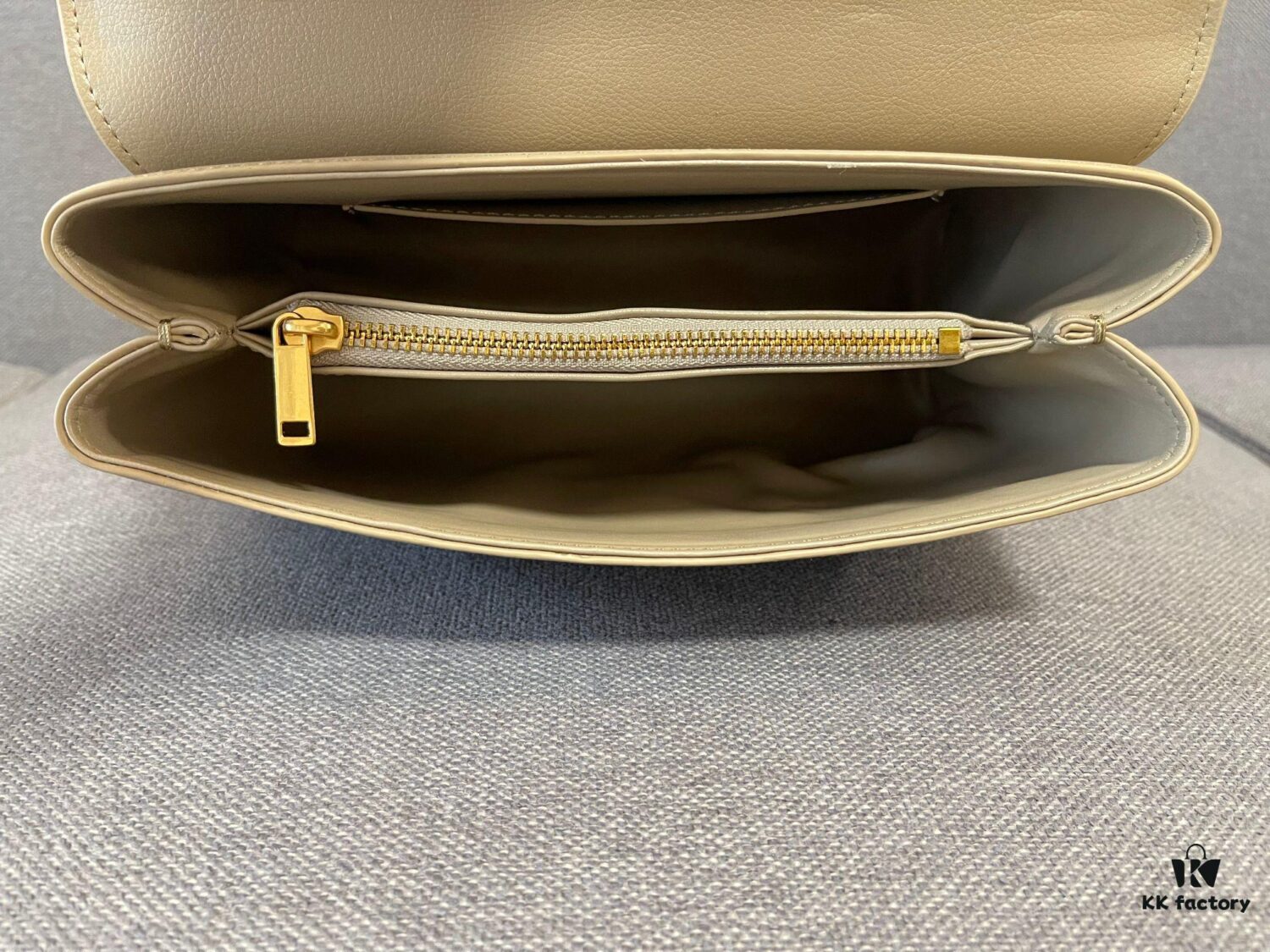 6930ac3d6e68136f4d9ace33 New Arrival A CELINE Arc de Triomphe Kelly Handbag, New Design with Arc de Triomphe Closure, Exuding Elegance