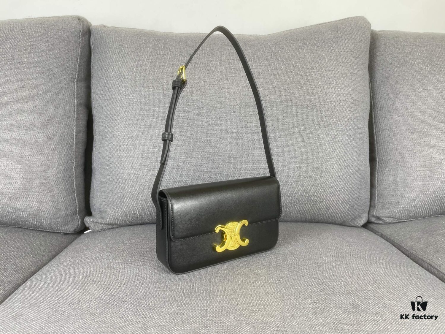 6930ac4e6e68136f4d9ace51 CELINE New Triomphe Arch of Triumph Underarm Bag, Spring-Summer Limited Edition