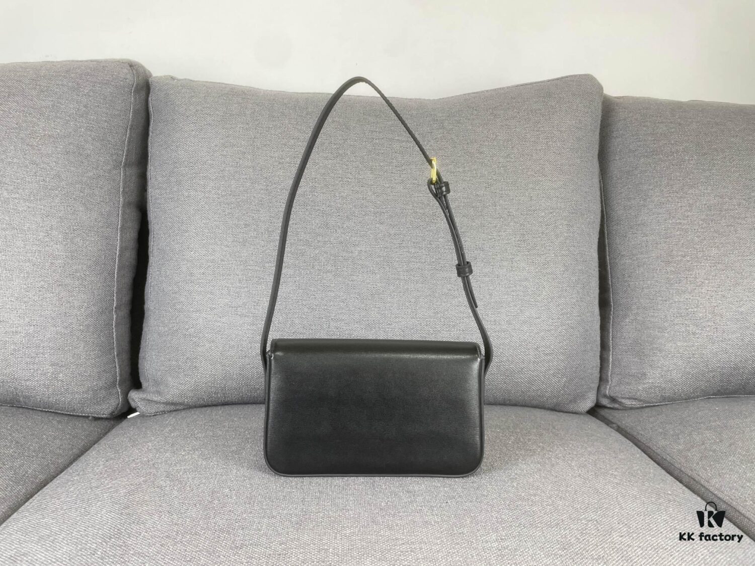 6930ac4f6e68136f4d9ace52 CELINE New Triomphe Arch of Triumph Underarm Bag, Spring-Summer Limited Edition