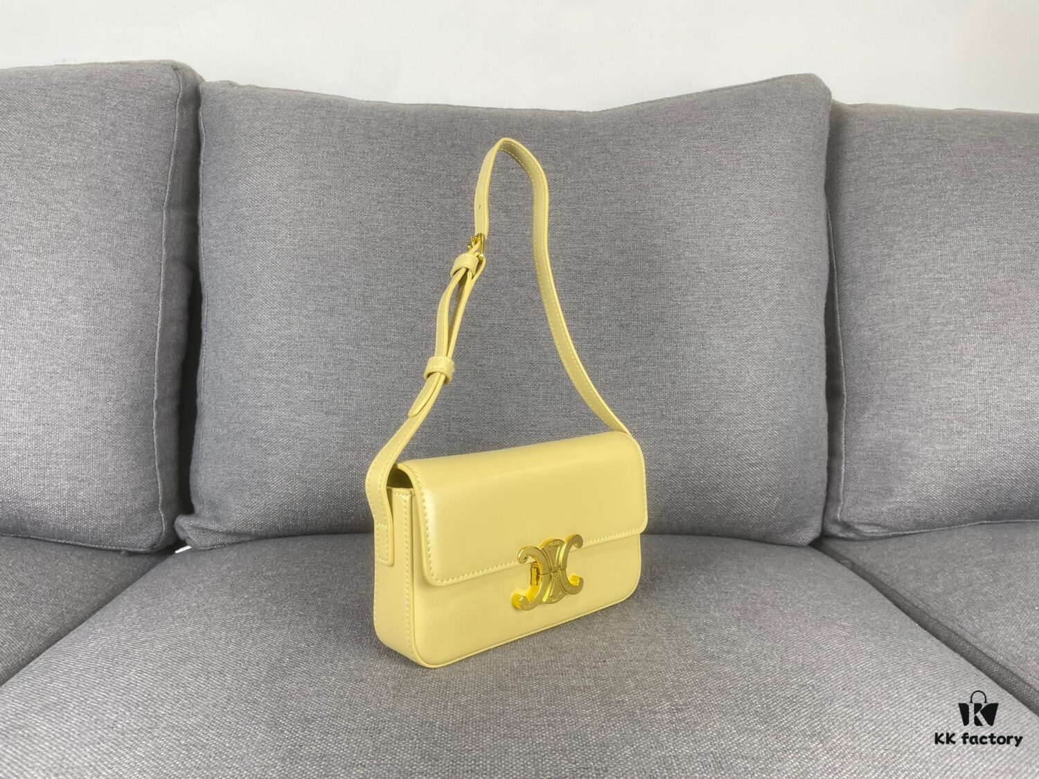 6930ac536e68136f4d9ace59 CELINE New Triomphe Arch of Triumph Underarm Bag Spring Summer Limited Edition