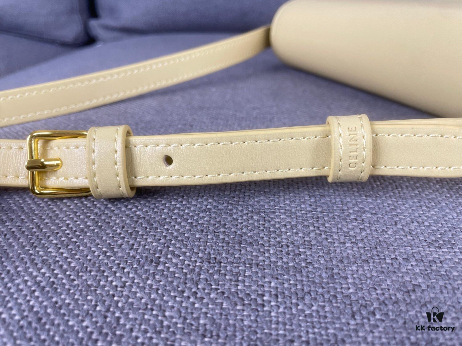 6930ac576e68136f4d9ace5f CELINE New Triomphe Arch of Triumph Underarm Bag Spring Summer Limited Edition