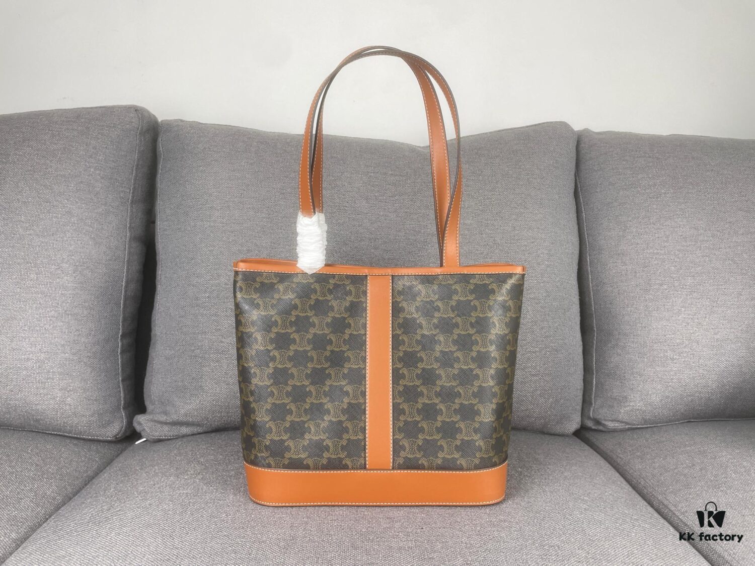 TRIOMPHE CANVAS Handbag. New Autumn-Winter CELINE CABAS Small Logo-Print Calfskin Leather Bag