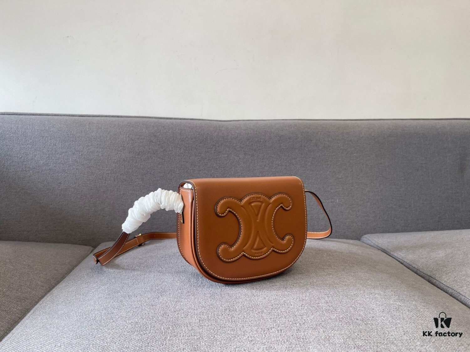 6930ac8d6e68136f4d9acebb CELINE FOLCO Saddle Bag - New Arrival