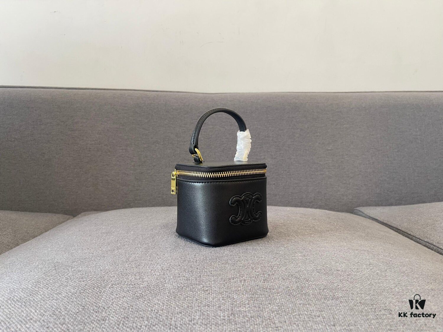 6930acb56e68136f4d9acefb CELINE | New BOX TRIOMPHE Elegant Retro Mini Bag with Iconic Triumph Arch Logo Clasp