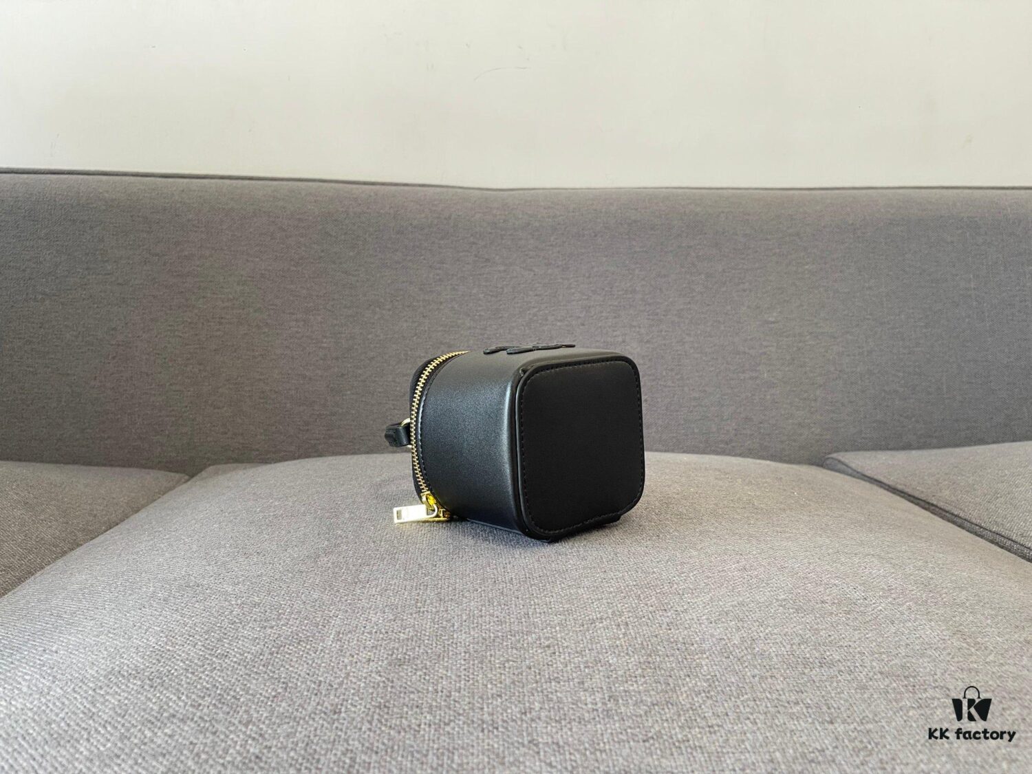 6930acb66e68136f4d9acefe CELINE | New BOX TRIOMPHE Elegant Retro Mini Bag with Iconic Triumph Arch Logo Clasp
