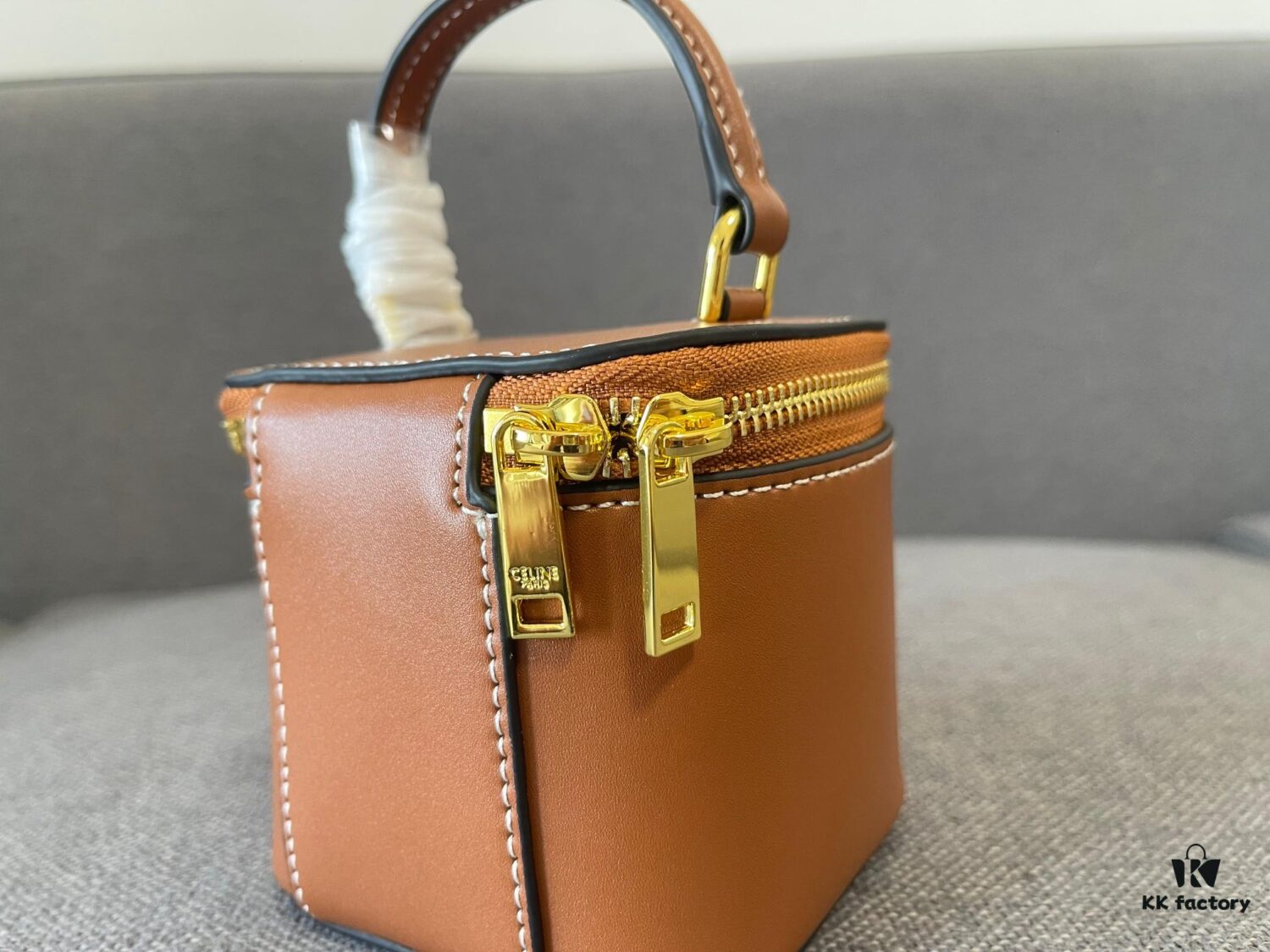 6930acbb6e68136f4d9acf05 CELINE | New BOX TRIOMPHE Elegant Retro Mini Bag with Iconic Triumph Arch Logo Clasp