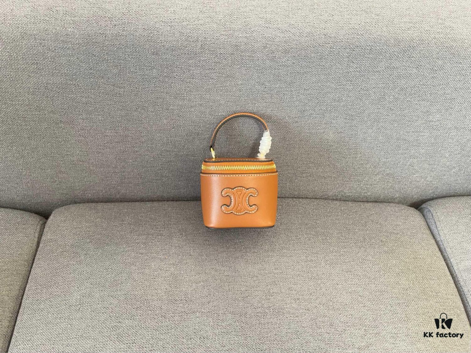 6930acbc6e68136f4d9acf06 CELINE | New BOX TRIOMPHE Elegant Retro Mini Bag with Iconic Triumph Arch Logo Clasp