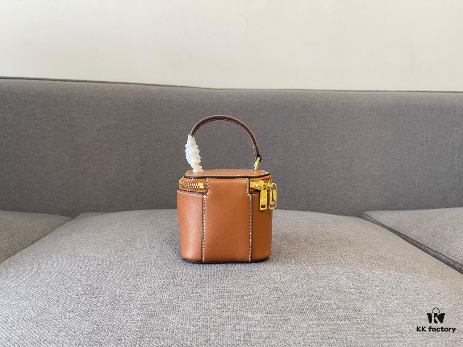 6930acbc6e68136f4d9acf07 CELINE | New BOX TRIOMPHE Elegant Retro Mini Bag with Iconic Triumph Arch Logo Clasp