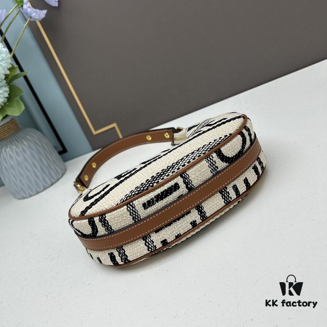 New Arrival Celine Shoulder Bag, Vintage Style, Large Capacity, Minimalist Letter Design, 24*13cm, Model No. 3988