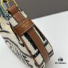New Arrival Celine Shoulder Bag, Vintage Style, Large Capacity, Minimalist Letter Design, 24*13cm, Model No. 3988