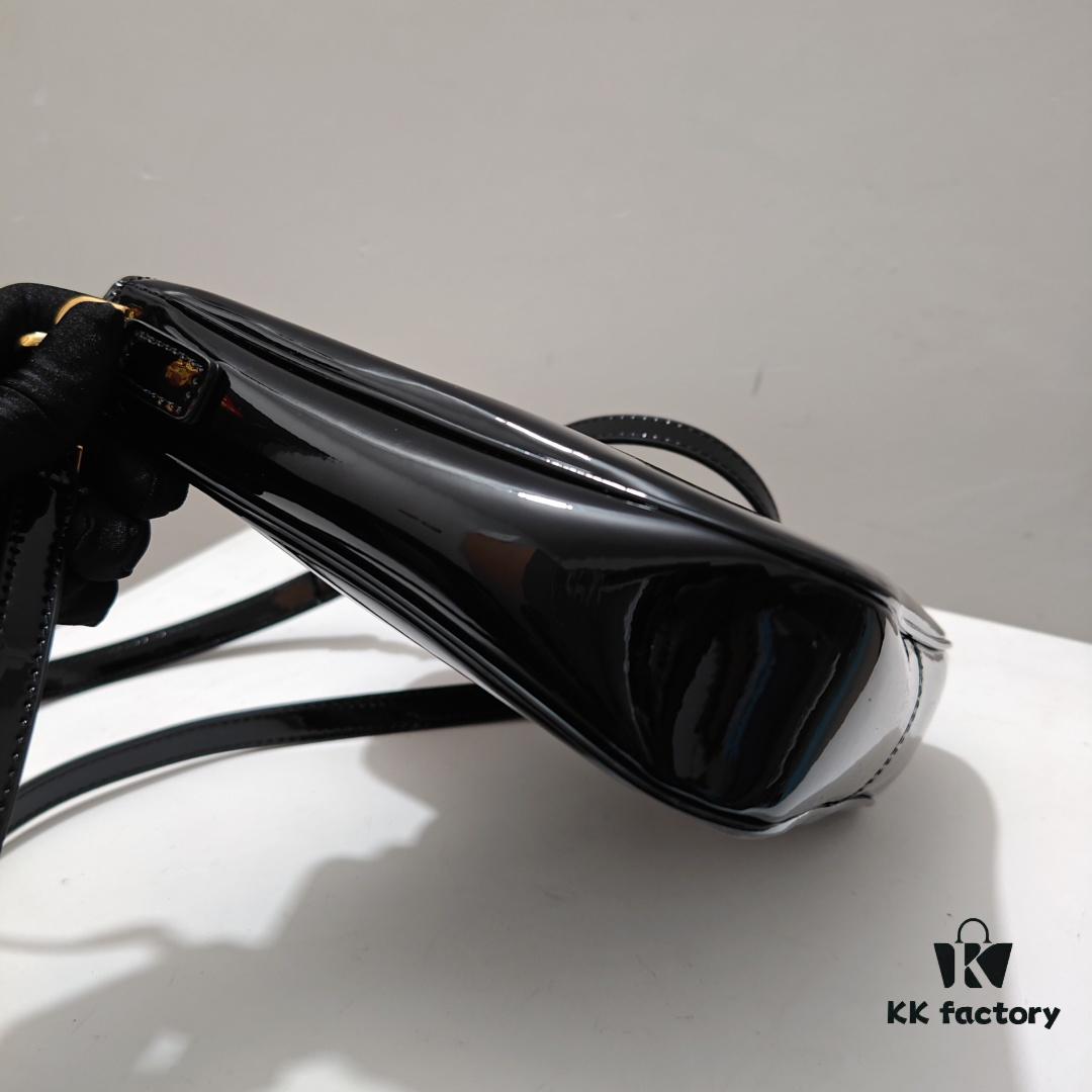 6930ad906e68136f4d9ad0c7 Genuine Leather In Stock - Celine 16 Soft Bag New 2025 Collection