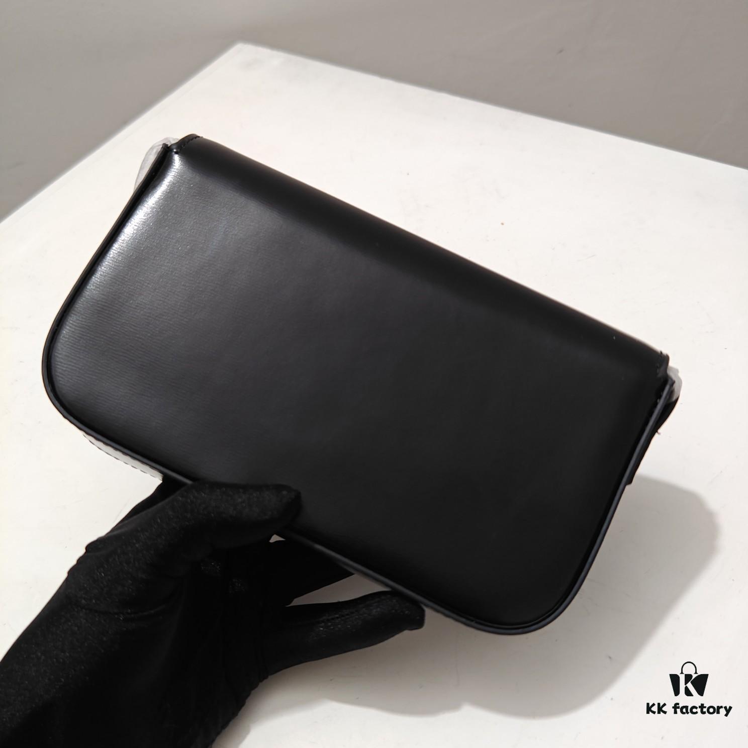 6930adae6e68136f4d9ad109 Top Quality Original Celine Triomphe Classic Crossbody Bag, Veined Calfskin Leather, Can Be Carried Underarm, by Hand or Shoulder Strap