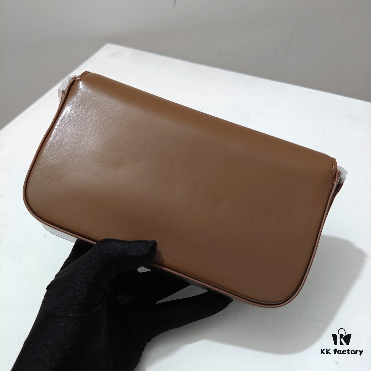 6930adb56e68136f4d9ad119 Top Quality Original Celine Triomphe Classic Crossbody Bag, Veined Calfskin Leather, Can Be Carried Underarm, by Hand or Crossbody