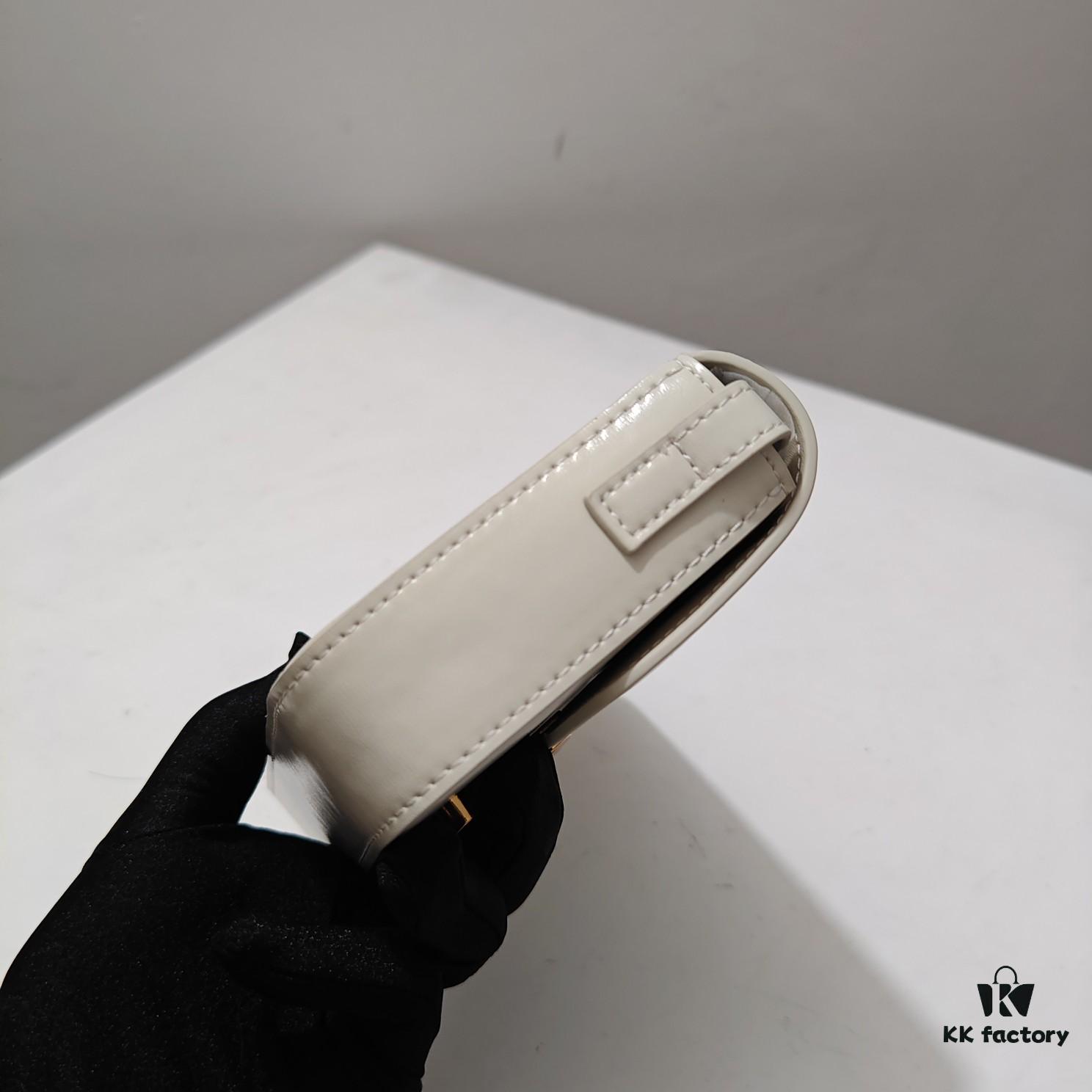 6930adbb6e68136f4d9ad125 Top Quality Original Celine Triomphe Classic Crossbody Bag