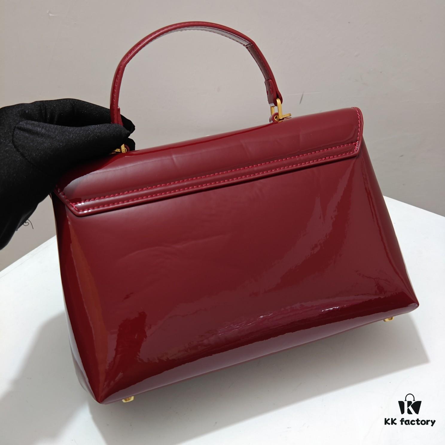 6930ae4b6e68136f4d9ad23a Top-Grade Cowhide New Style Patent Leather Celine 2024 Avant Bag Large 25cm