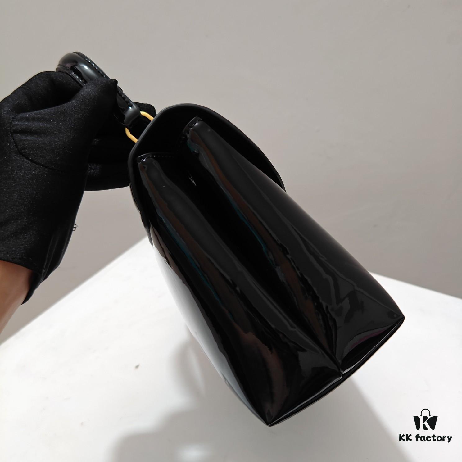 6930ae4e6e68136f4d9ad240 Top-Grade Cowhide New Style Patent Leather Celine 2024 Avant Bag Large 25cm